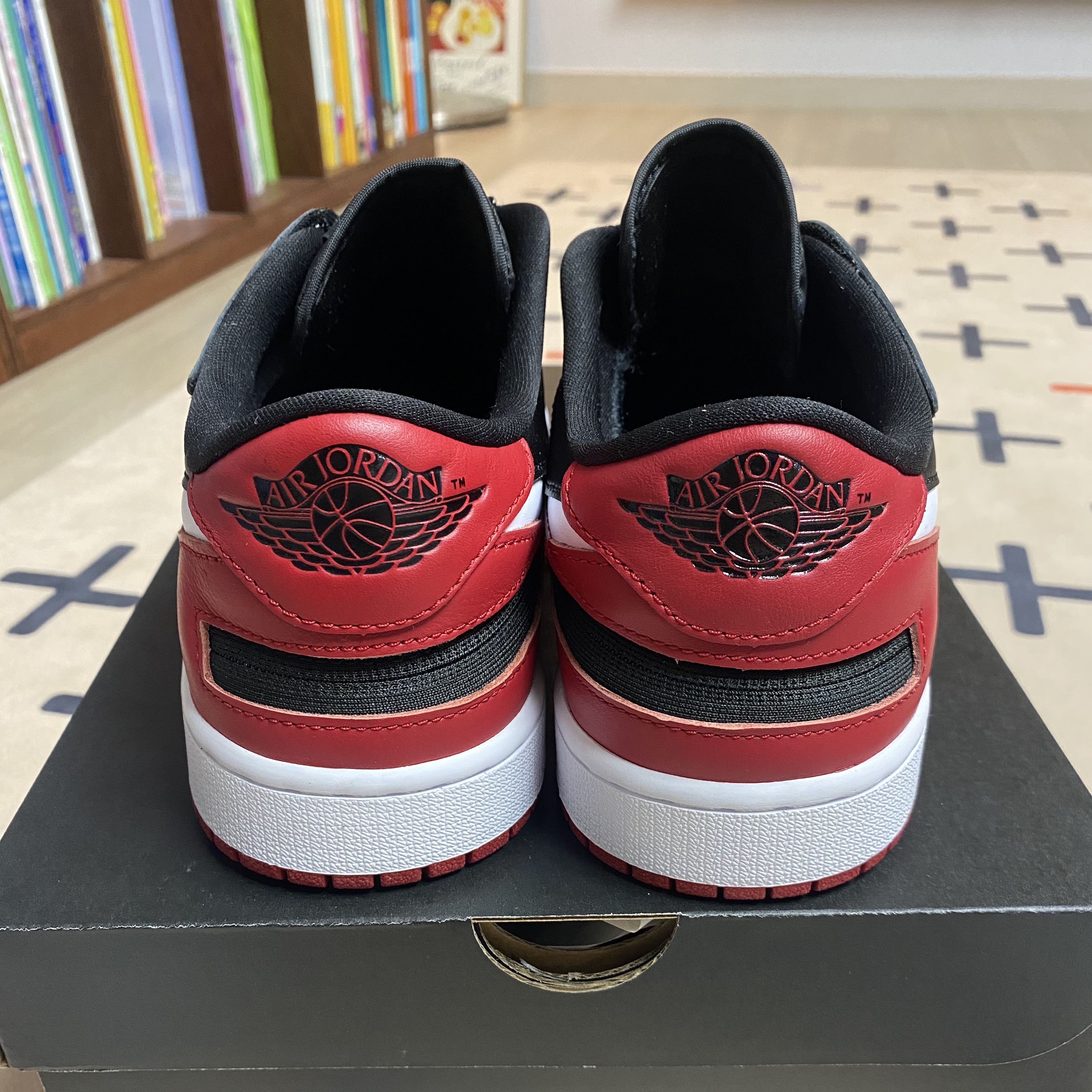 Jordan 1 Low Flyease Black Gym Red 착용 스타일 - 3