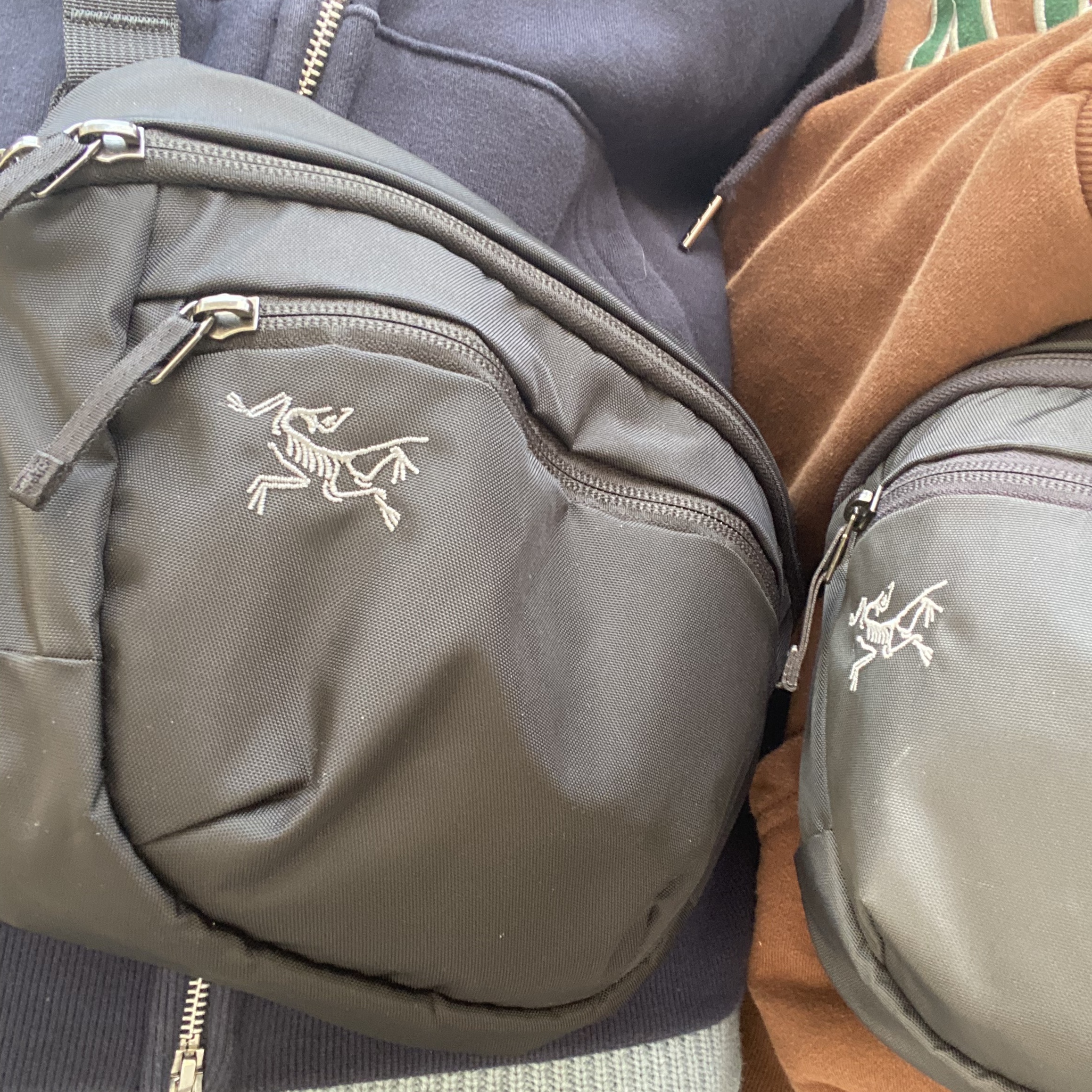 Arc'teryx Mantis 2 Waistpack Pilot, Arc'teryx Mantis 2 Waistpack Black 착용 스타일 - 2