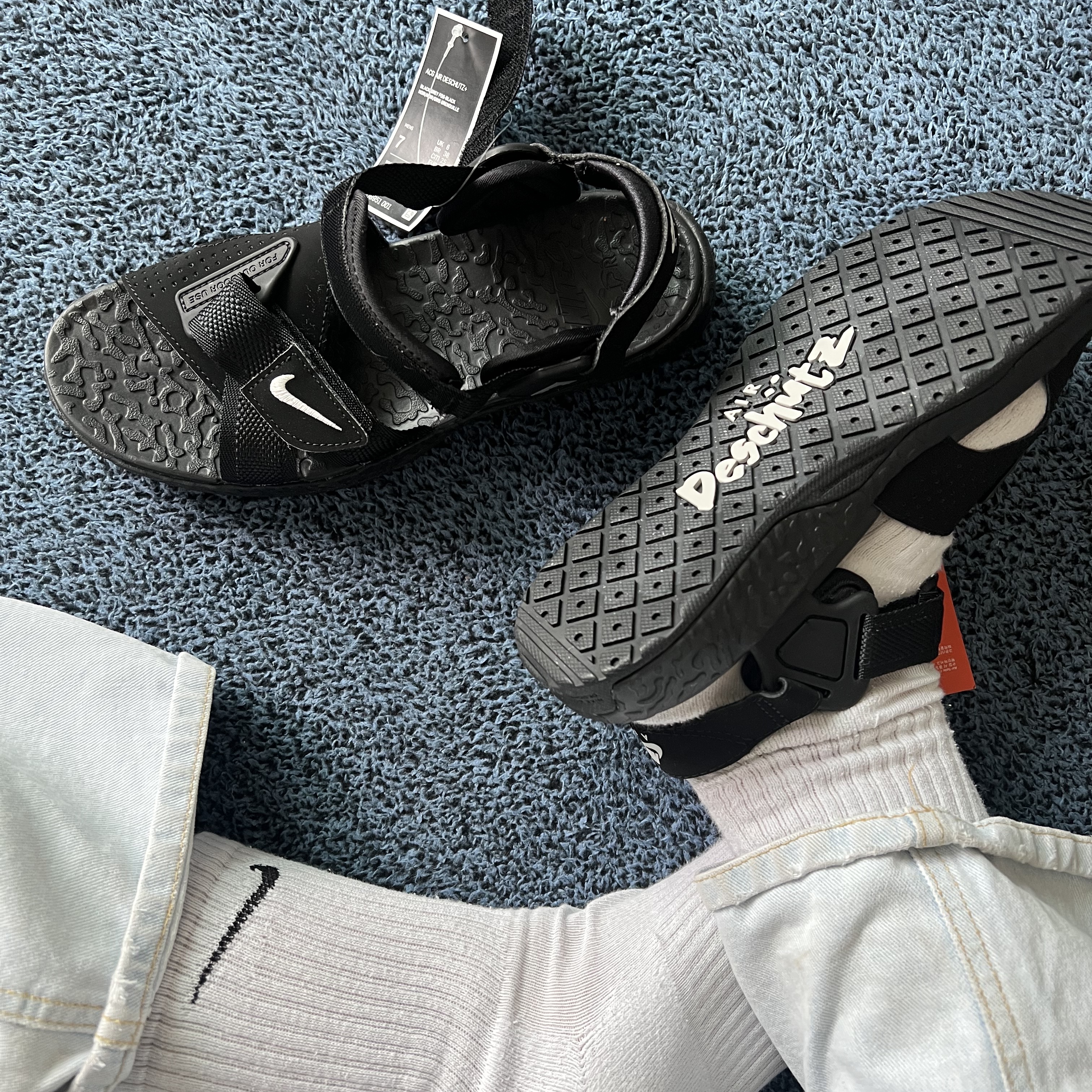 Nike ACG Air Deschutz+ Black and Grey Fog 착용 스타일 - 1