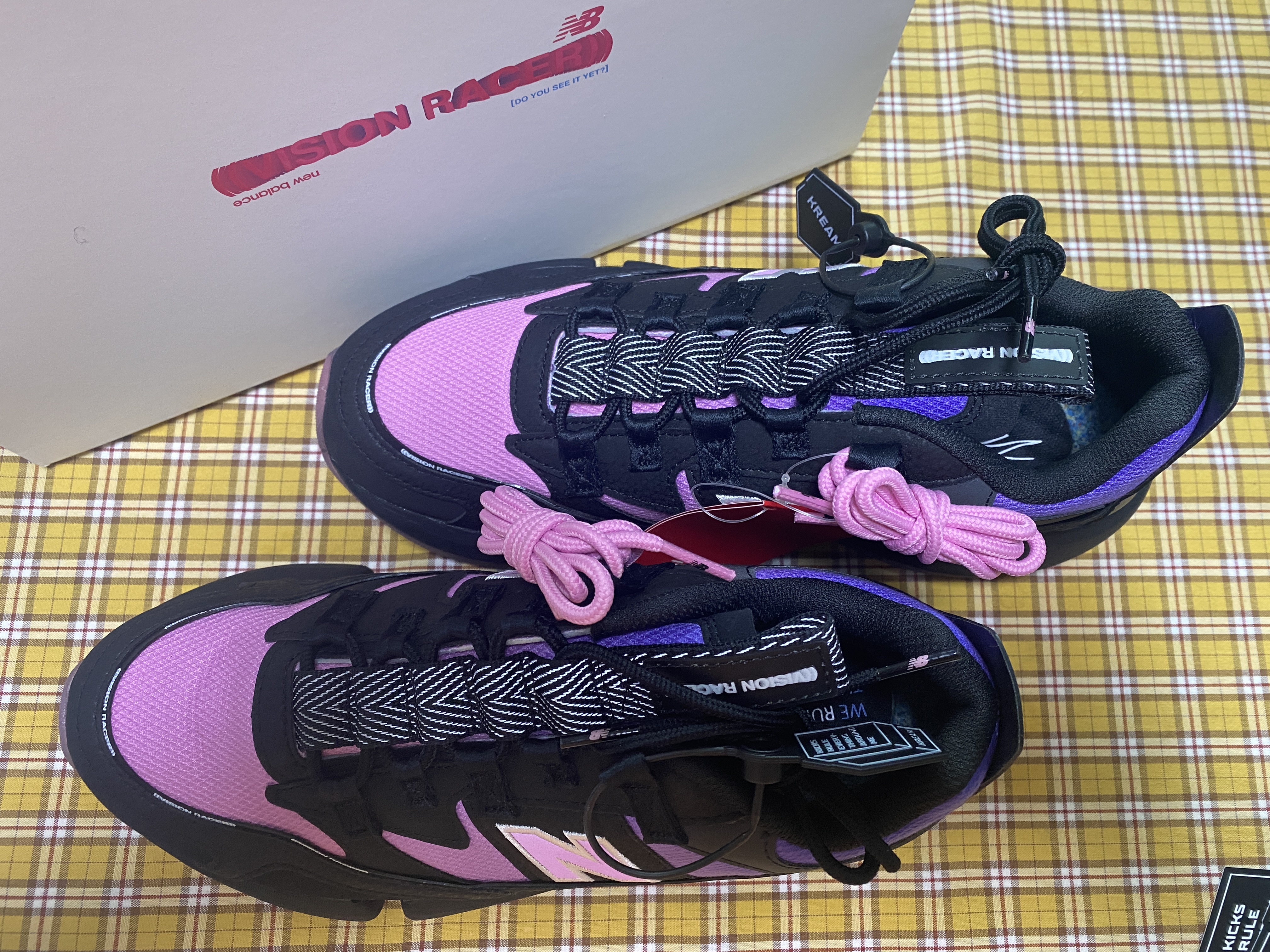 New Balance x Jaden Smith Vision Racer Sunset Black Mirage Violet 착용 스타일 - 2
