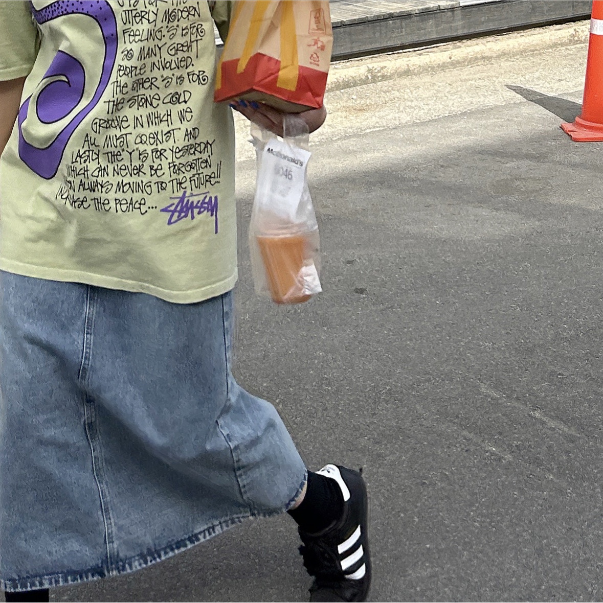 Adidas Superstar Core Black White, Stussy S Talk Pigment Dyed T-shirt Black 착용 스타일 - 1