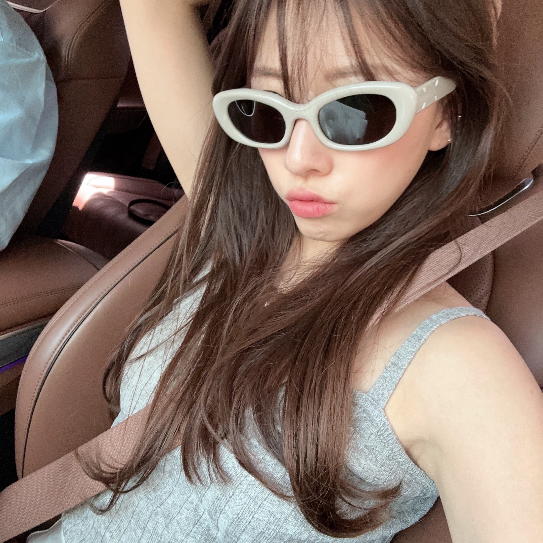 Gentle Monster x Maison Margiela MM004 Grey Black 착용 스타일 - 1