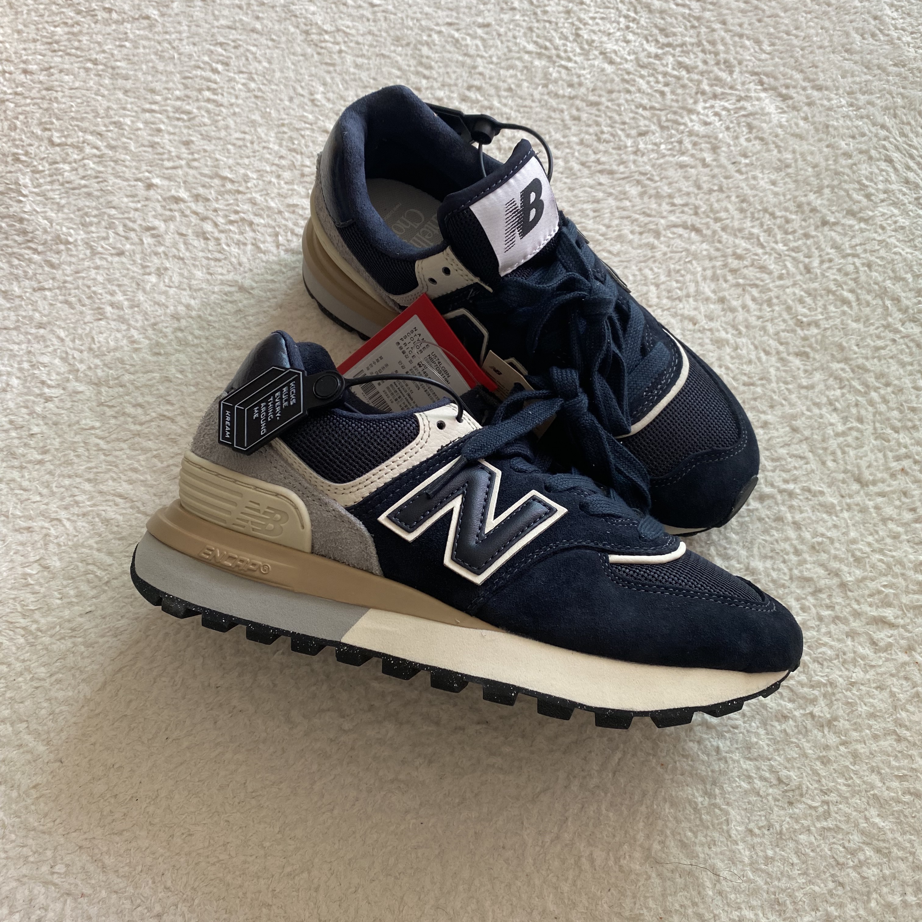 New Balance 574 Legacy Blue Navy 착용 스타일