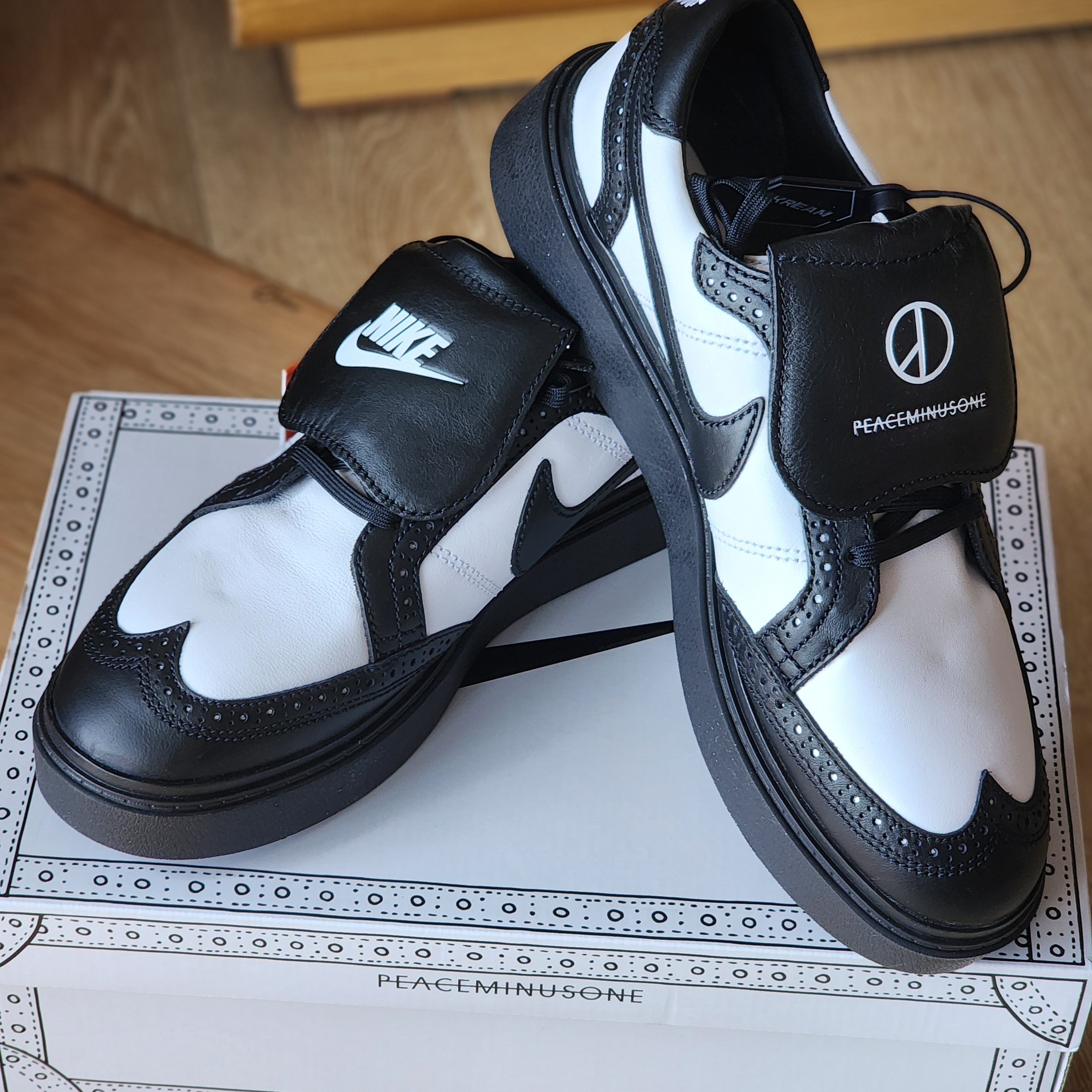 Nike x Peaceminusone Kwondo1 Black and White 착용 스타일 - 3