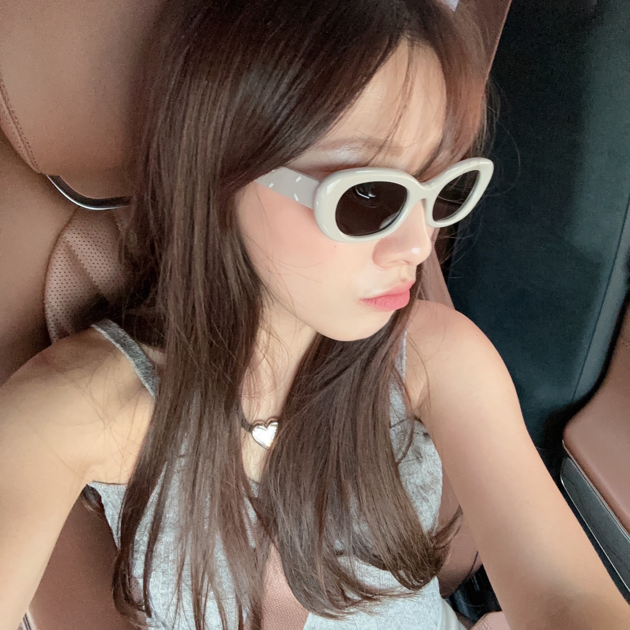 Gentle Monster x Maison Margiela MM004 Grey Black 착용 스타일 - 2