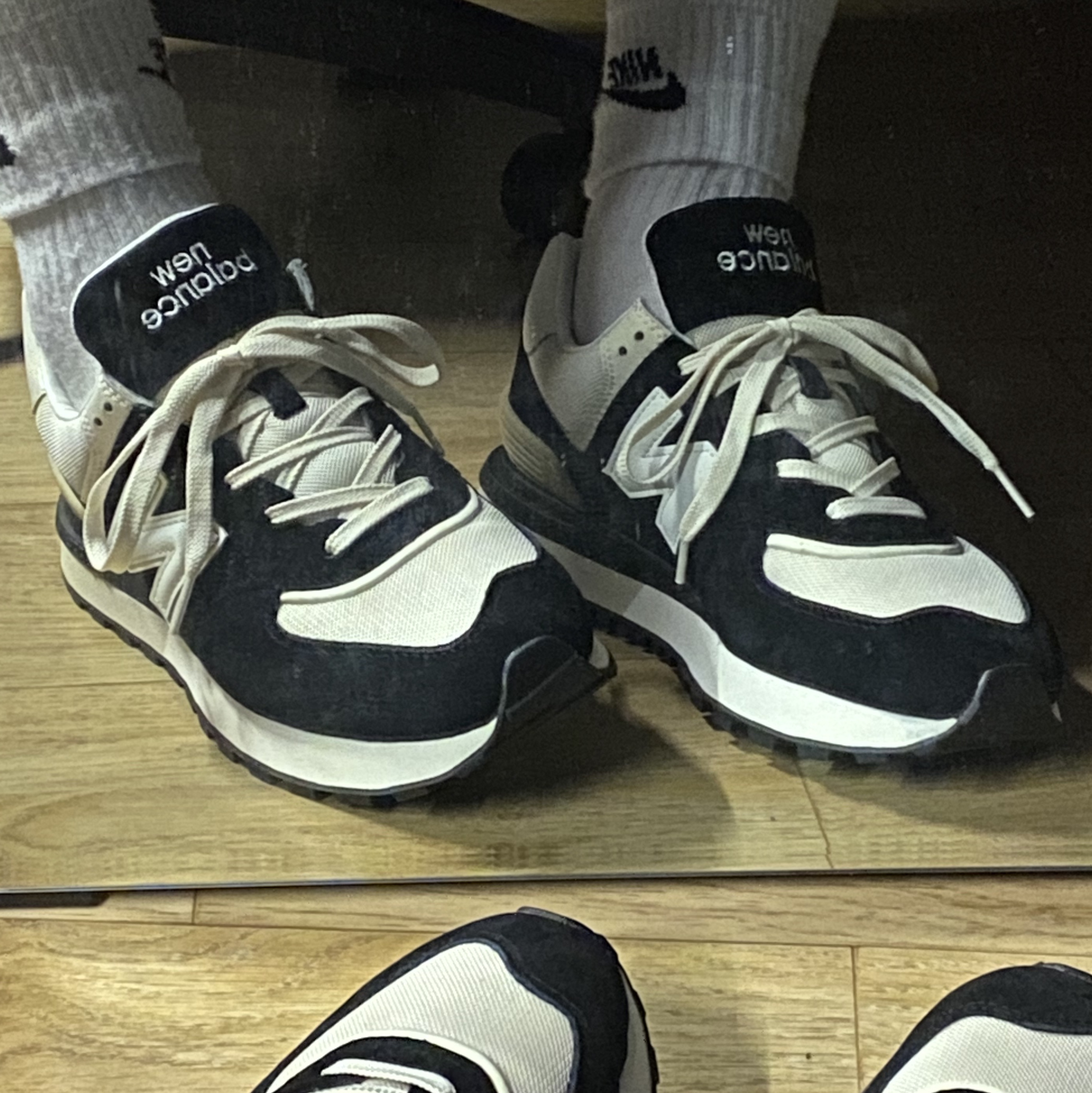 New Balance 574 Legacy Black Angora 착용 스타일 - 5
