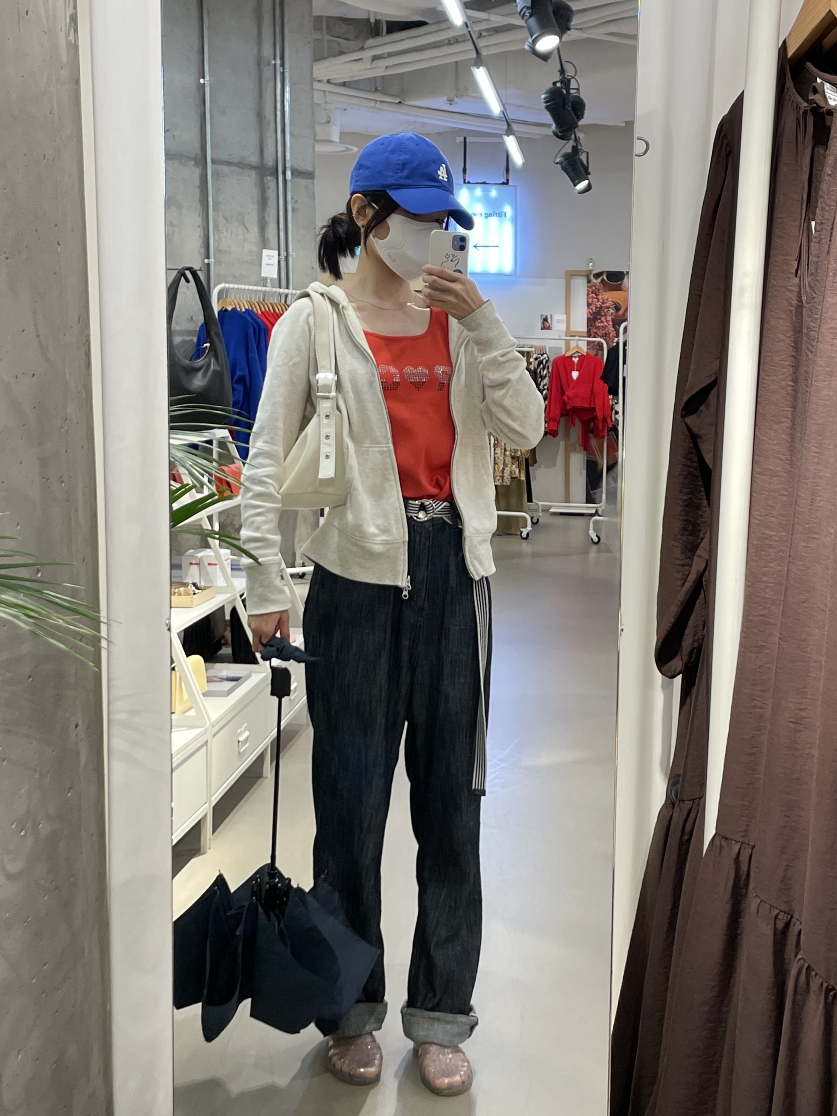 NewJeans 1st EP New Jeans Limited Edition (White Ver.), MLB Rookie Unstructure Ball Cap LA Dodgers Blue 착용 스타일 - 3