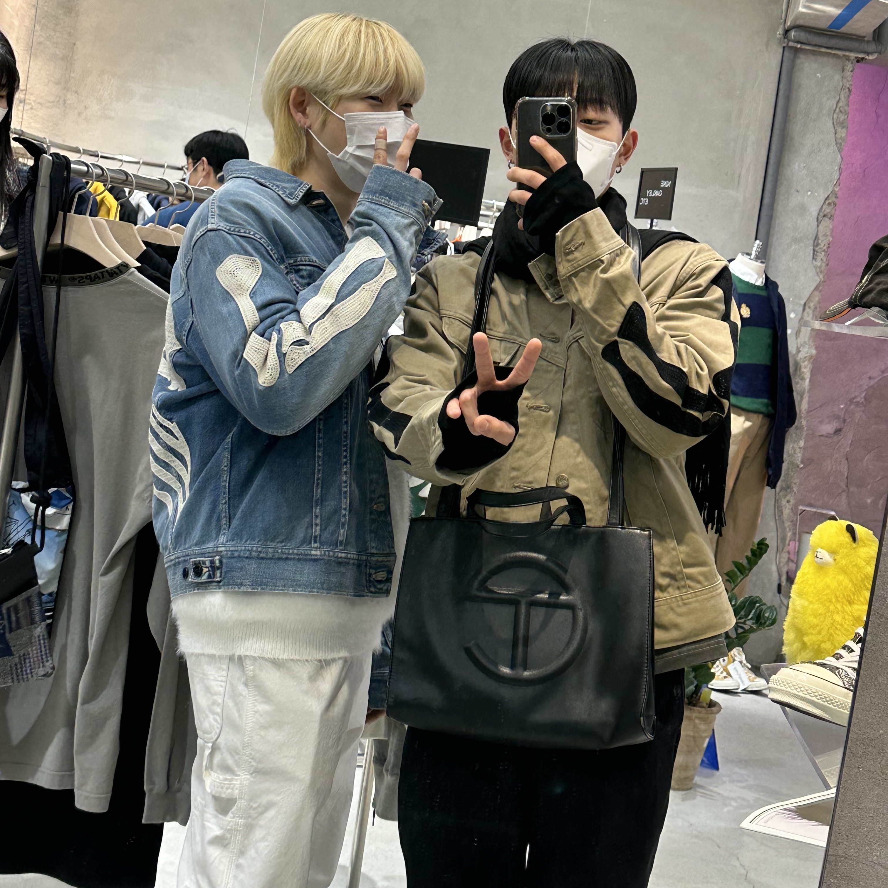 Kapital Vintage Satin Mexican Tuxedo Westerner Bone Jacket Mocha Beige, Maison Mihara Yasuhiro x Bed J.W. Ford Blakey High-top Sneakers Black 착용 스타일 - 4