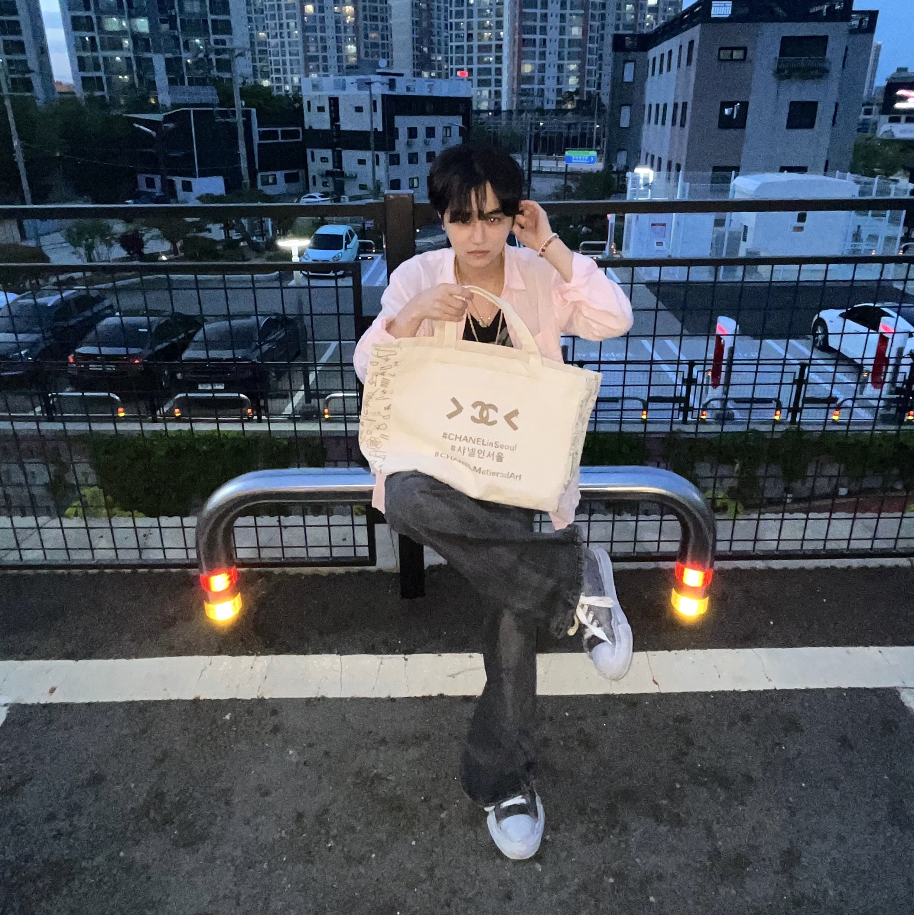 Maison Mihara Yasuhiro Peterson OG Sole Over Dyed Low-top Sneakers Black 착용 스타일 - 1