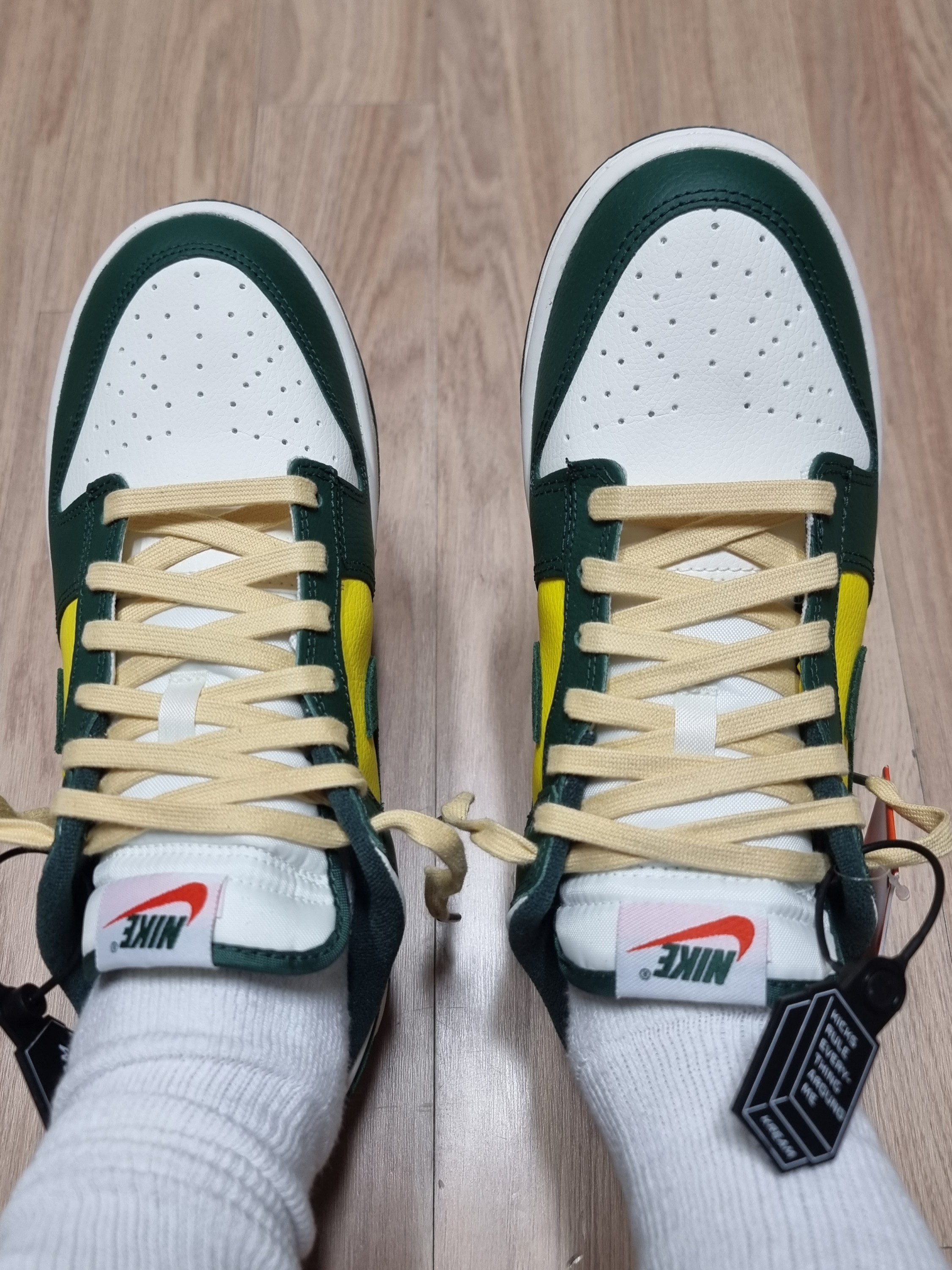 (W) Nike Dunk Low SE Opti Noble Green 착용 스타일 - 1