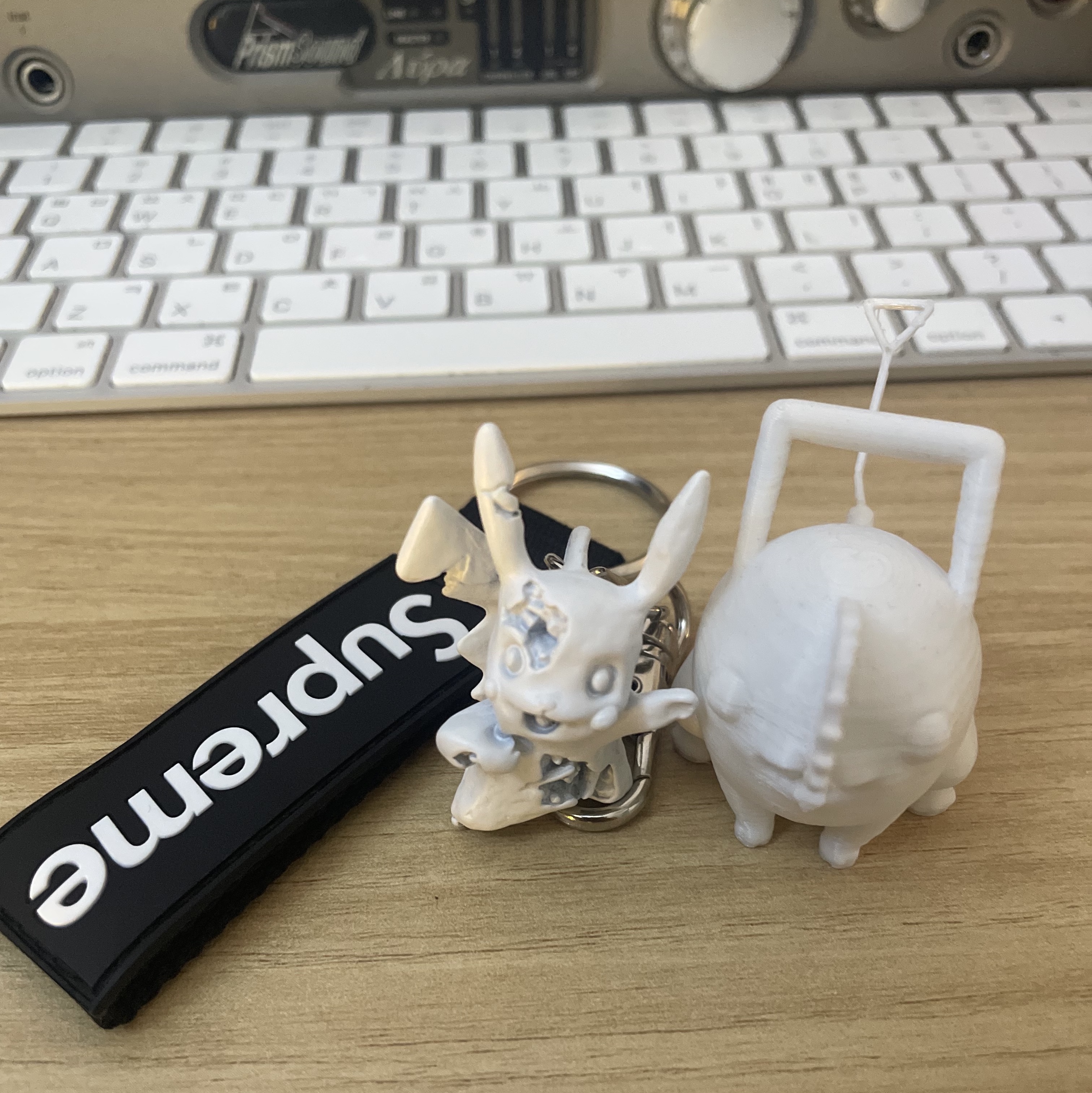 다니엘 아샴 x 포켓몬 x 2G 도쿄 크리스탈라이즈드 피카츄 키체인