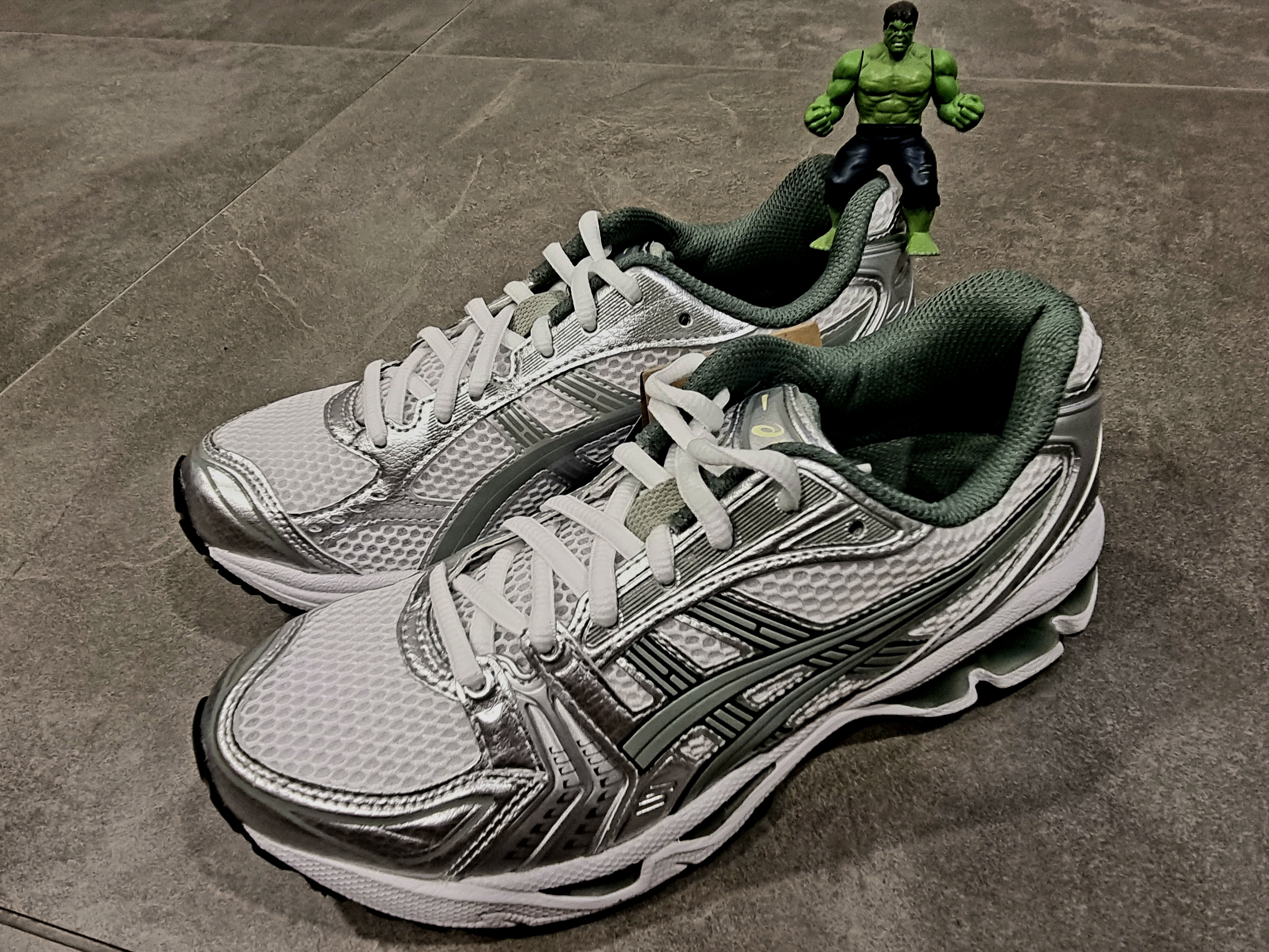 Asics Gel-Kayano 14 White Slate Grey 착용 스타일 - 1