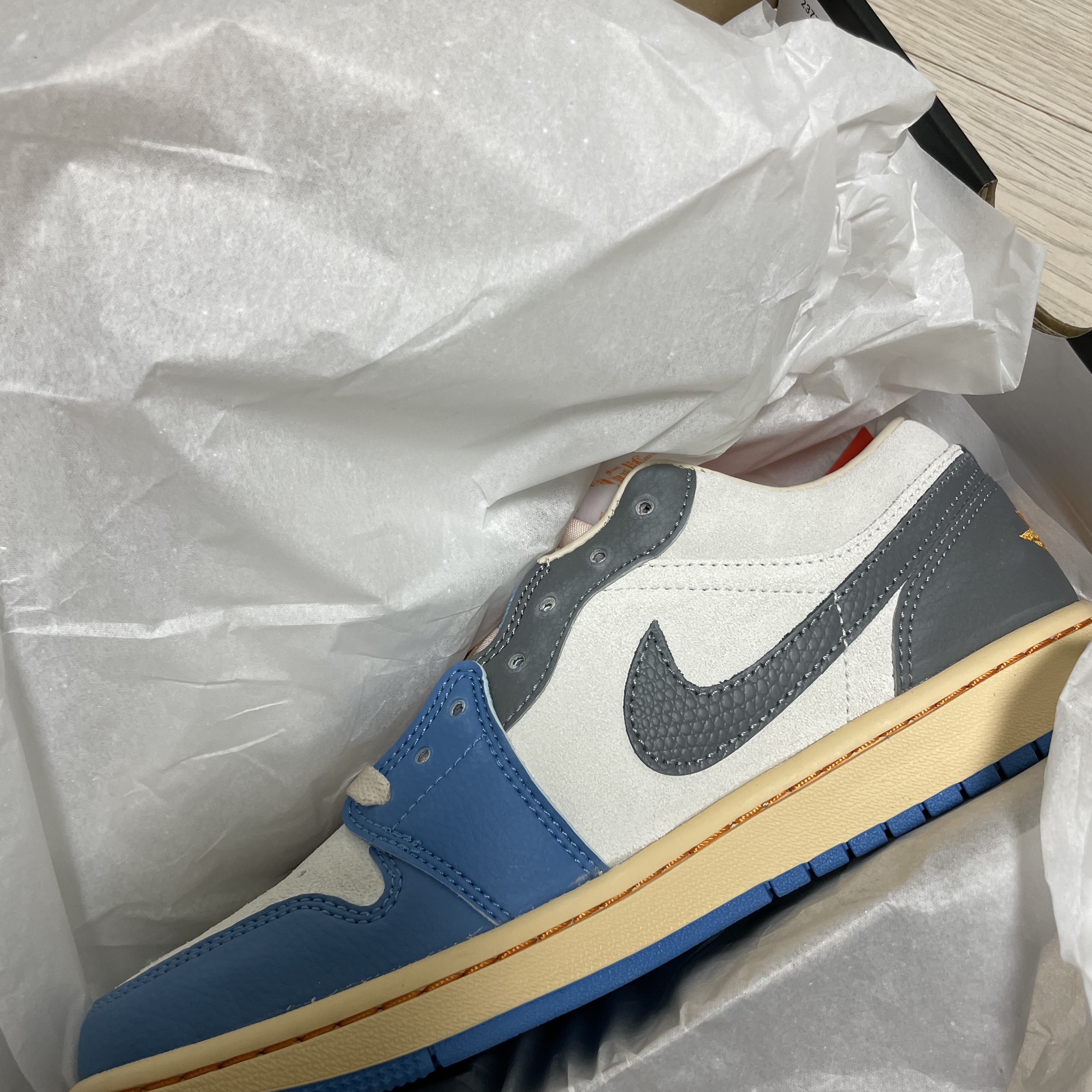 Jordan 1 Low SE Tokyo 96 착용 스타일