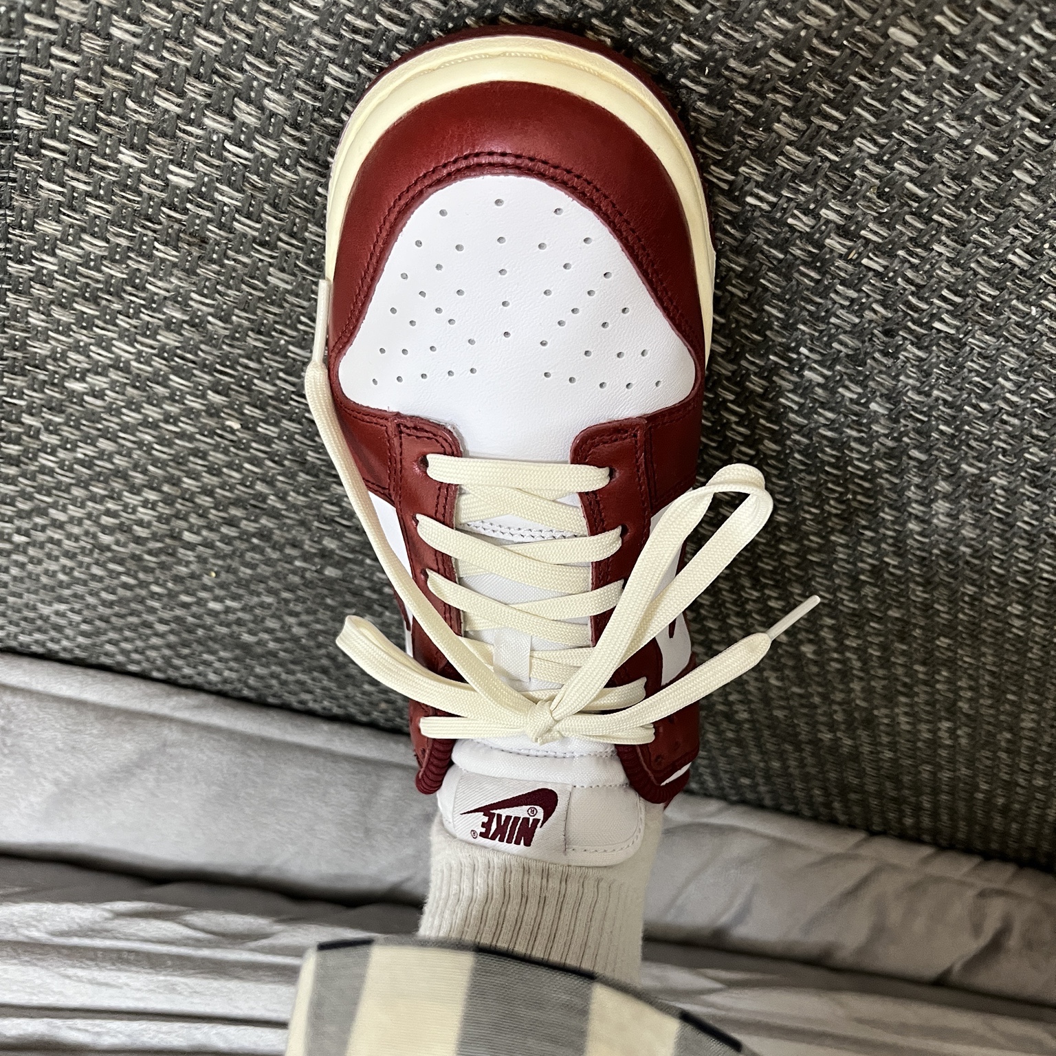 (W) Nike Dunk Low Retro PRM Team Red and White 착용 스타일 - 1