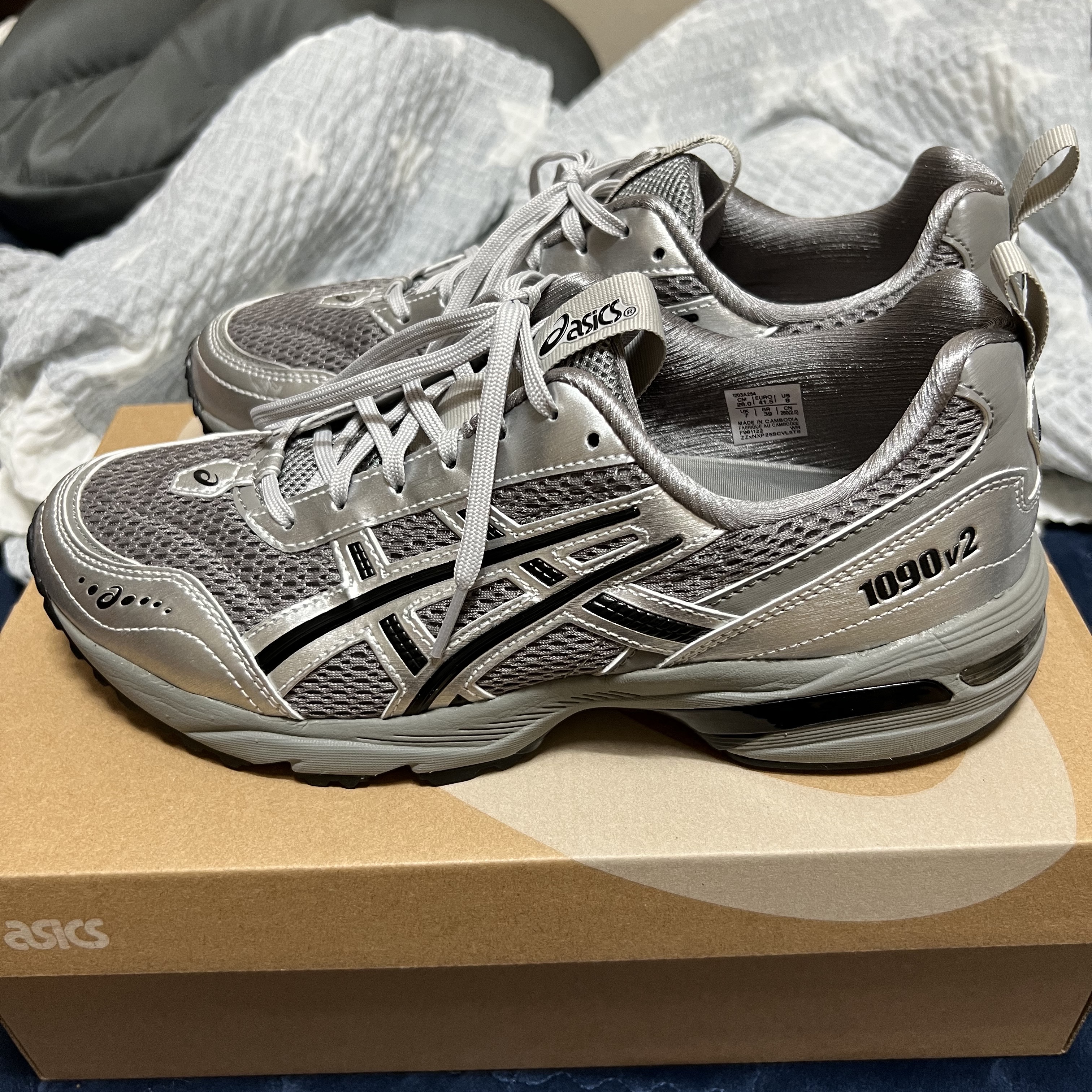 Asics x Freja Wewer Gel-1090 V2 Clay Grey Pure Silver 착용 스타일 - 4