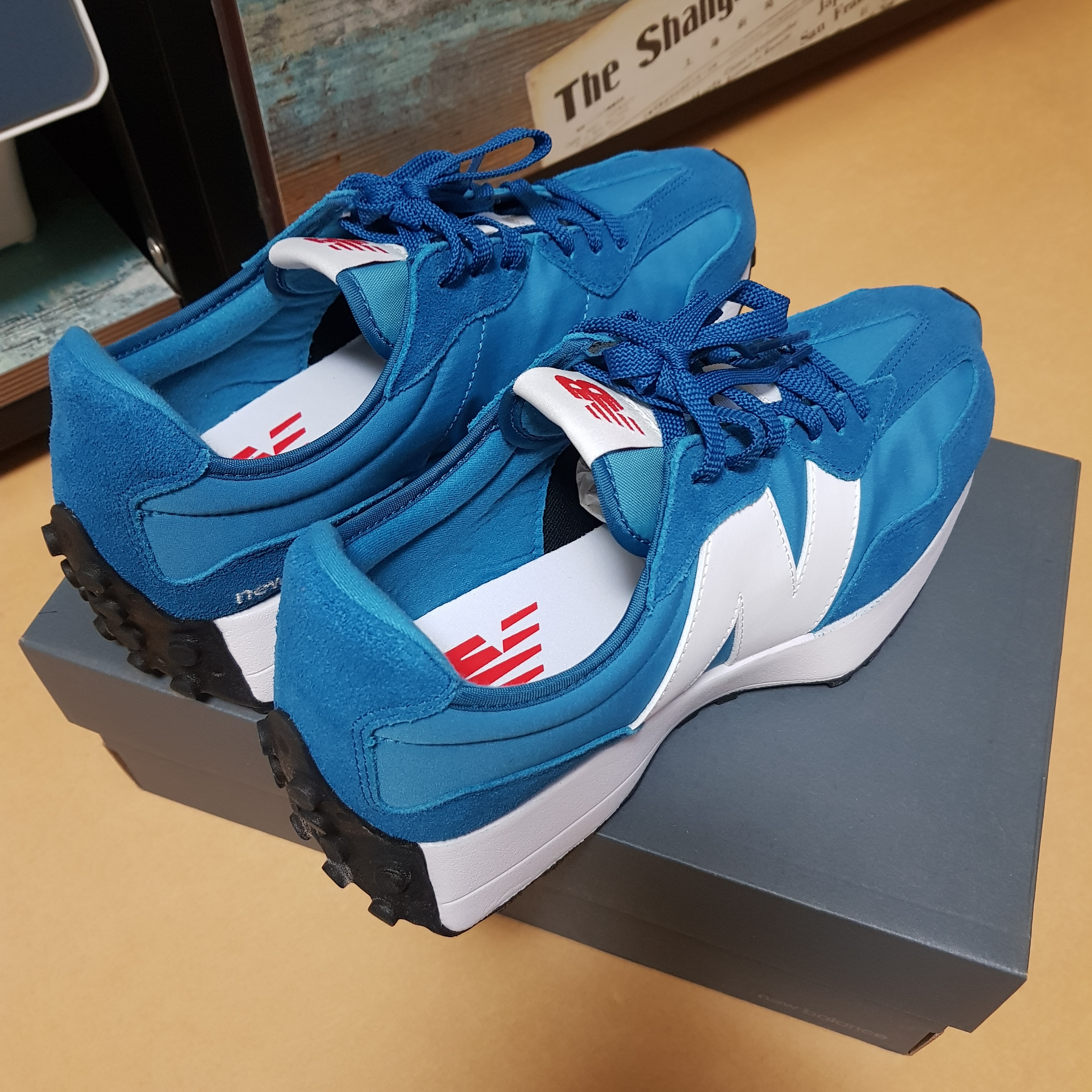 New Balance 327 Light Rogue Wave 착용 스타일 - 1
