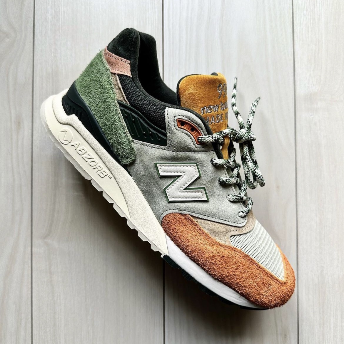 New Balance x Ronnie Fieg x Frank Lloyd 998 Broadacre City Aloe Wash 착용 스타일