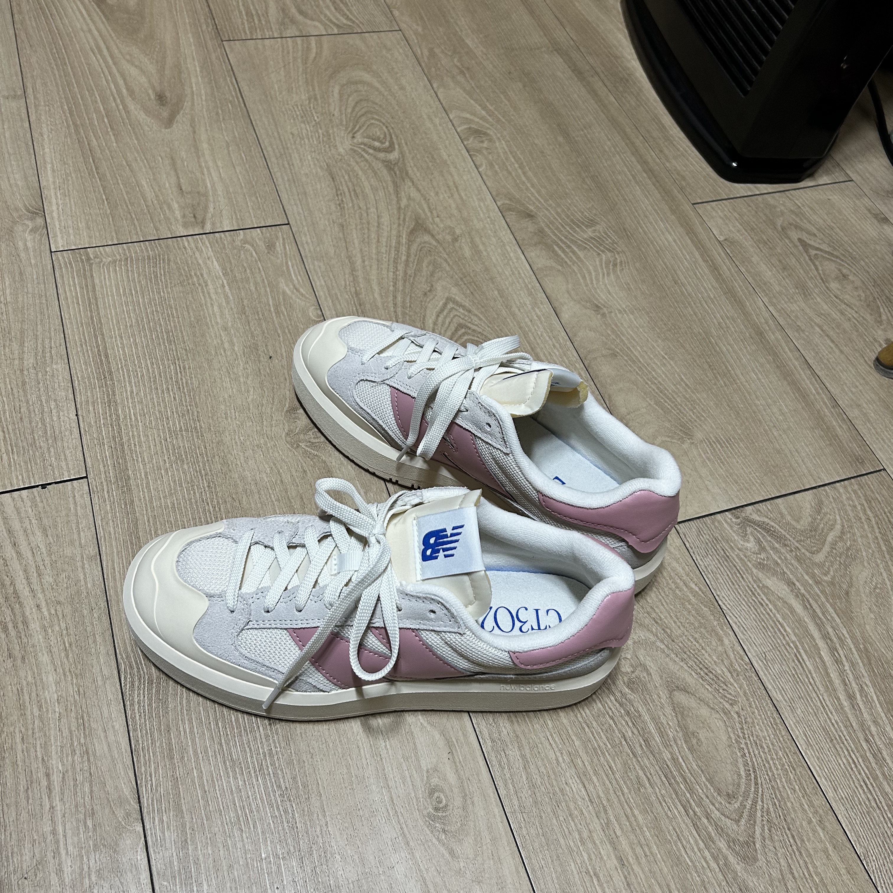 New Balance CT302 Sea Salt Hazy Rose 착용 스타일 - 2