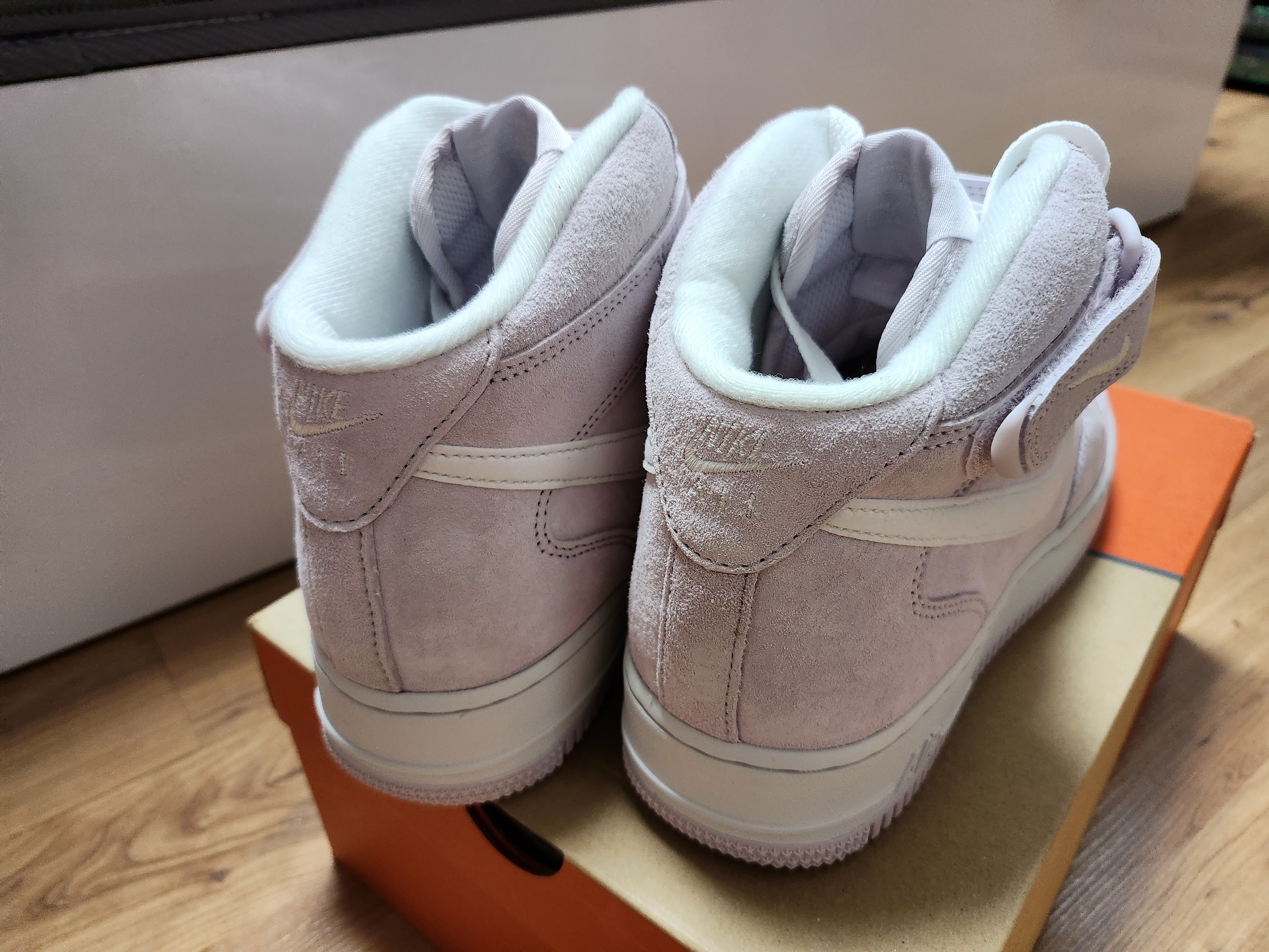 Nike Air Force 1 Mid '07 QS Venice 착용 스타일 - 3