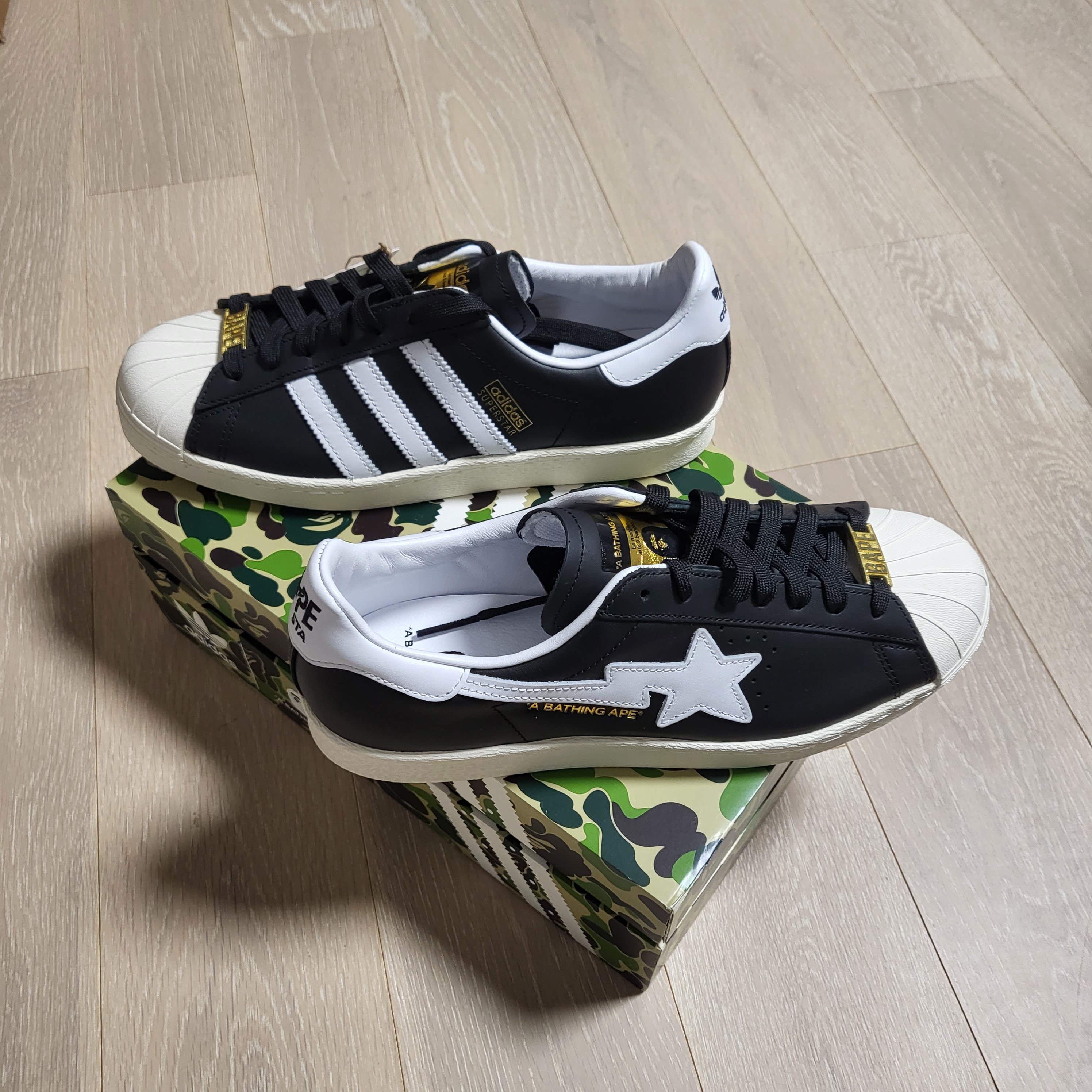 Adidas x BAPE Superstar 80s Core Black Off White 착용 스타일