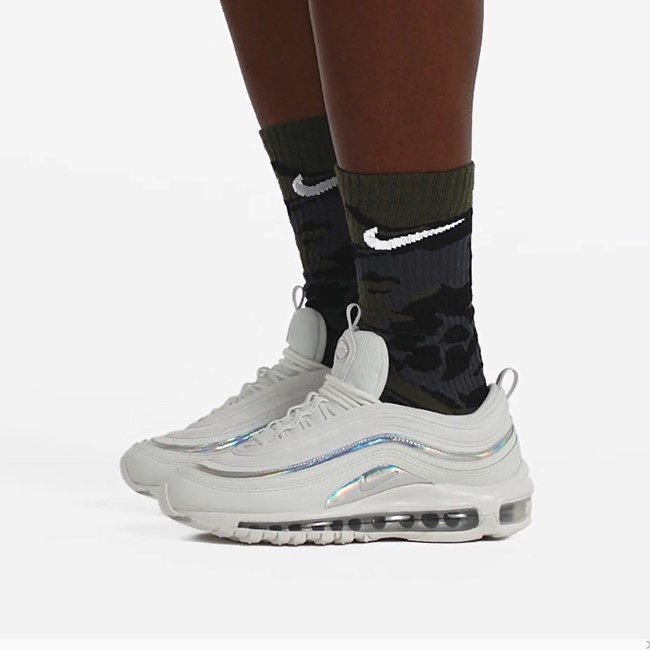 (W) Nike Air Max 97 White Iridescent 착용 스타일 - 1