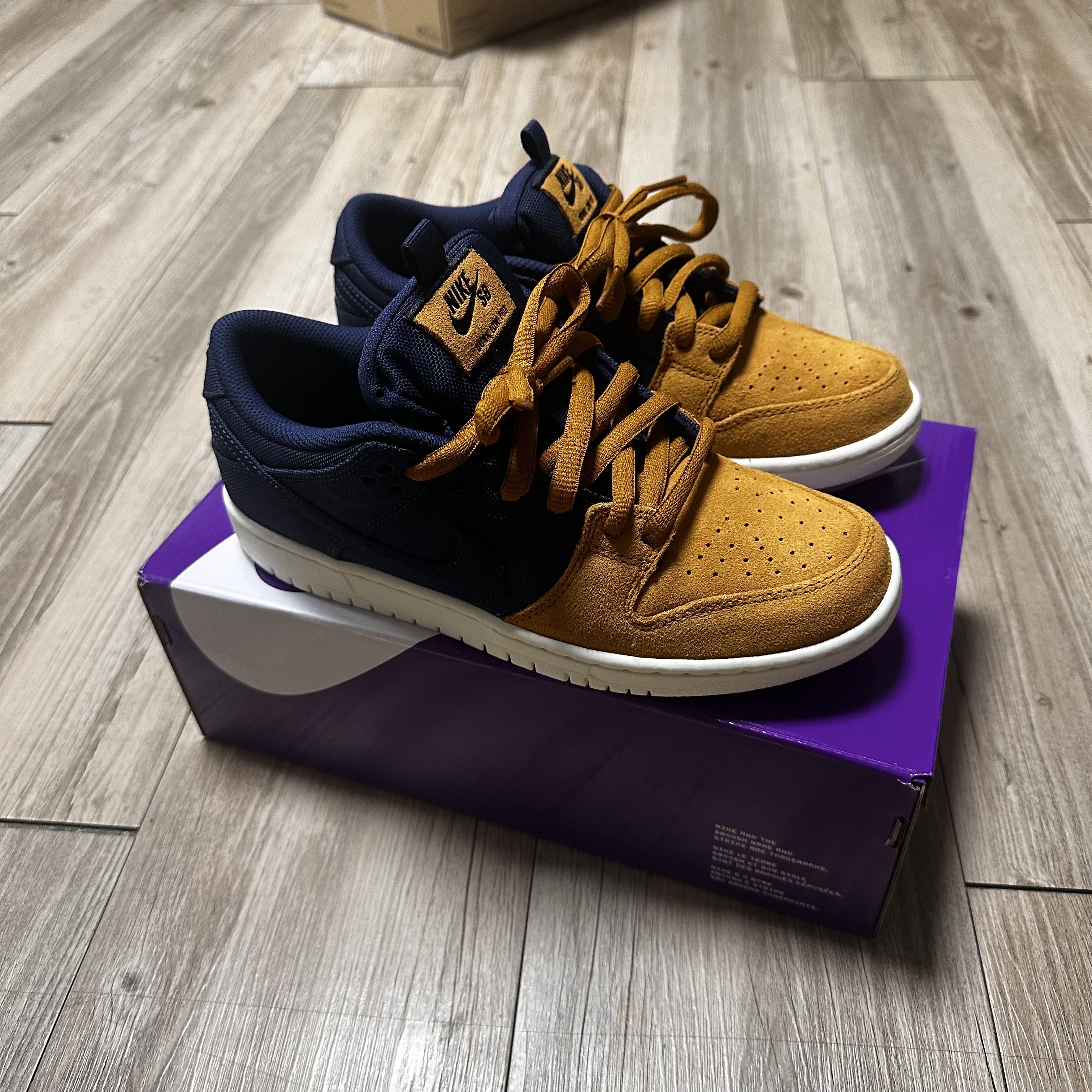Nike SB Dunk Low Pro Premium Desert Ochre and Midnight Navy 착용 스타일