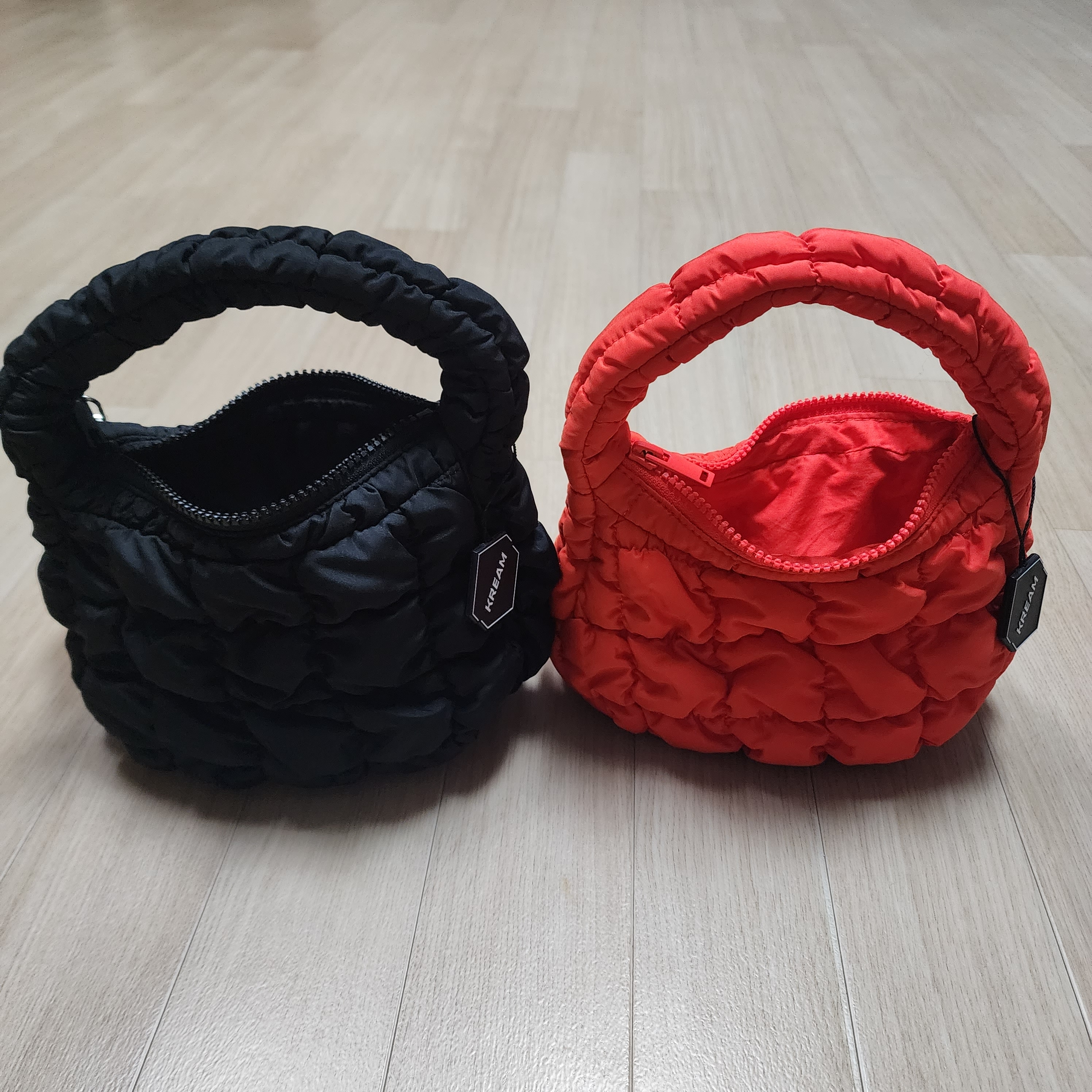 COS Quilted Micro Bag Black, COS Quilted Micro Bag Orange 착용 스타일