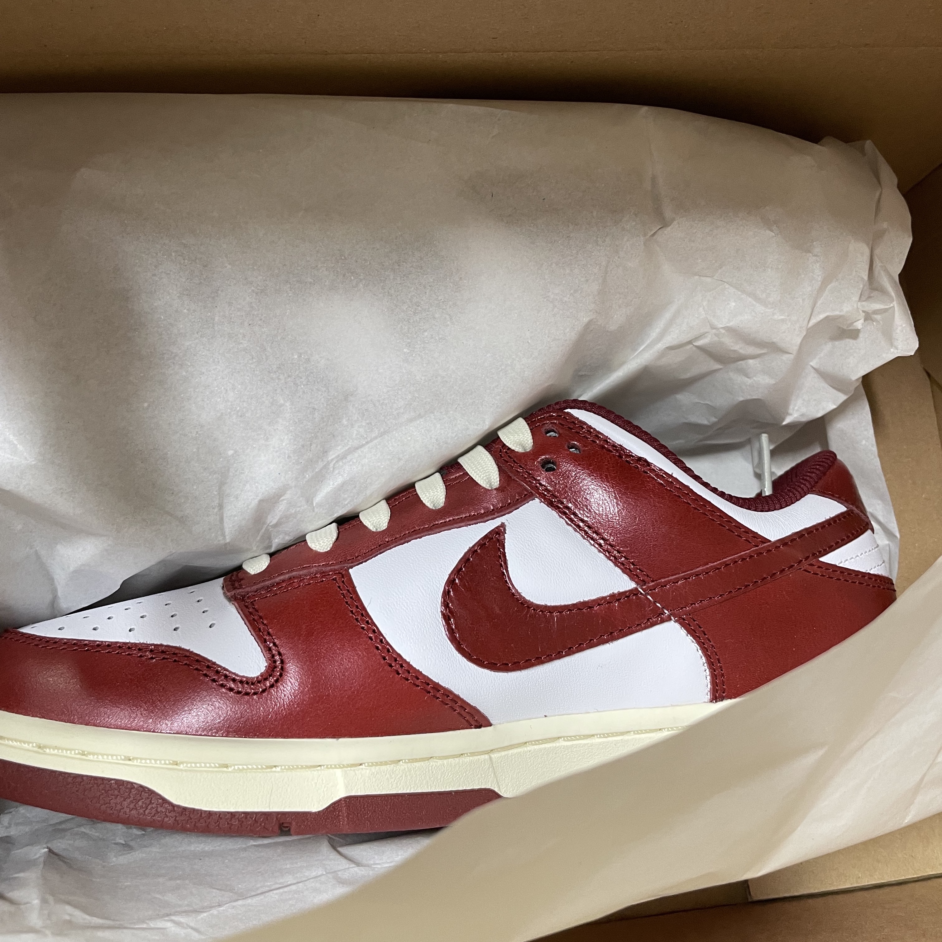 (W) Nike Dunk Low Retro PRM Team Red and White 착용 스타일