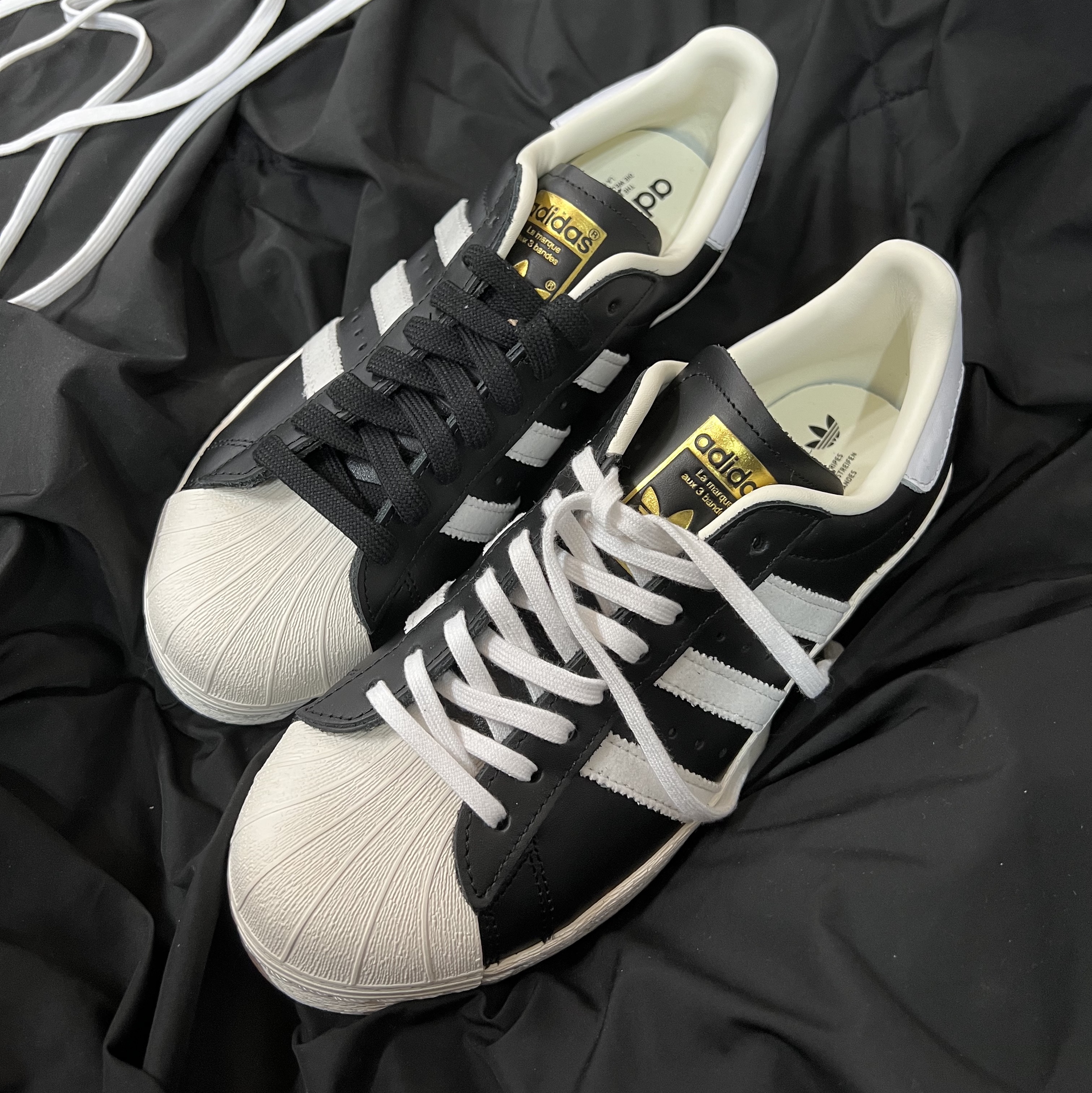 Adidas Superstar 82 FI Core Black 착용 스타일