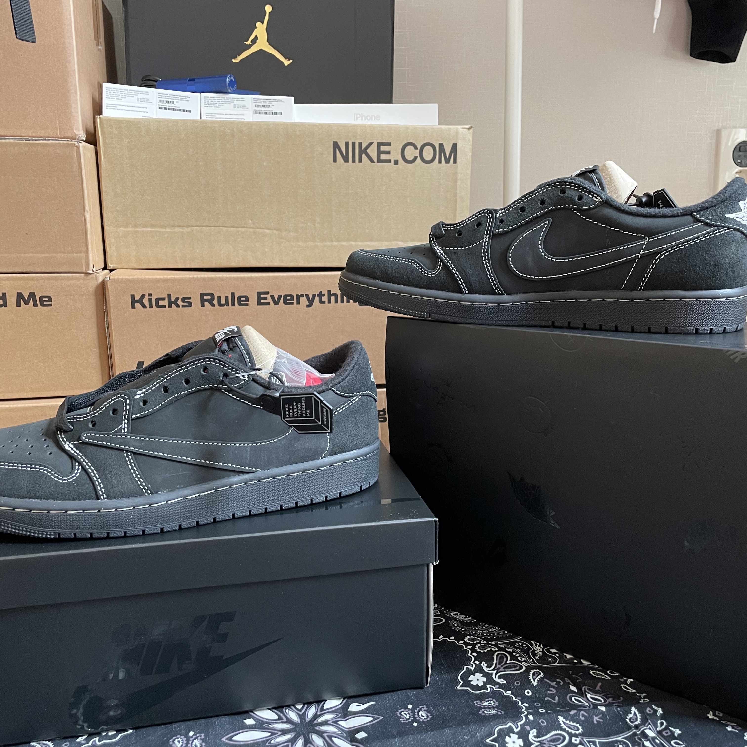 Jordan 1 x Travis Scott Retro Low OG SP Black Phantom 착용 스타일