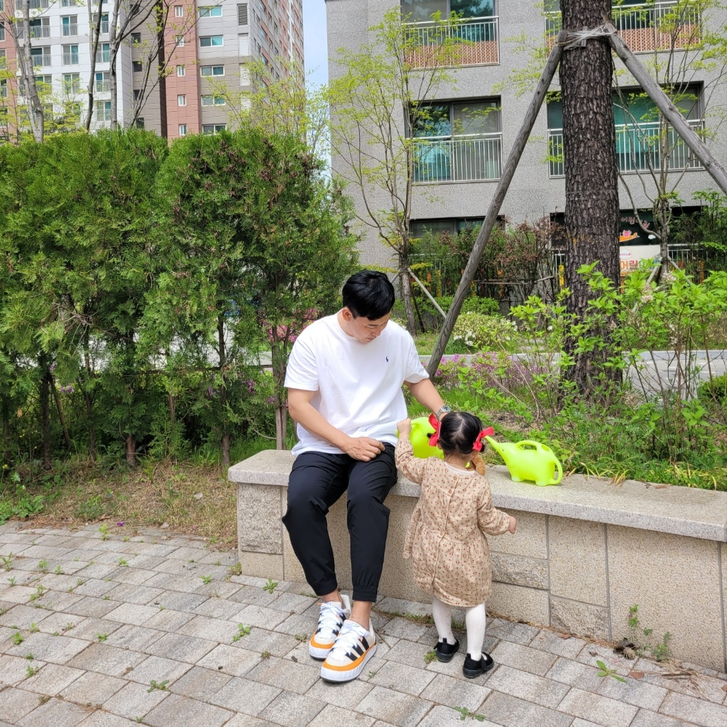아디다스 x 휴먼 메이드 아디매틱 화이트 착용 스타일