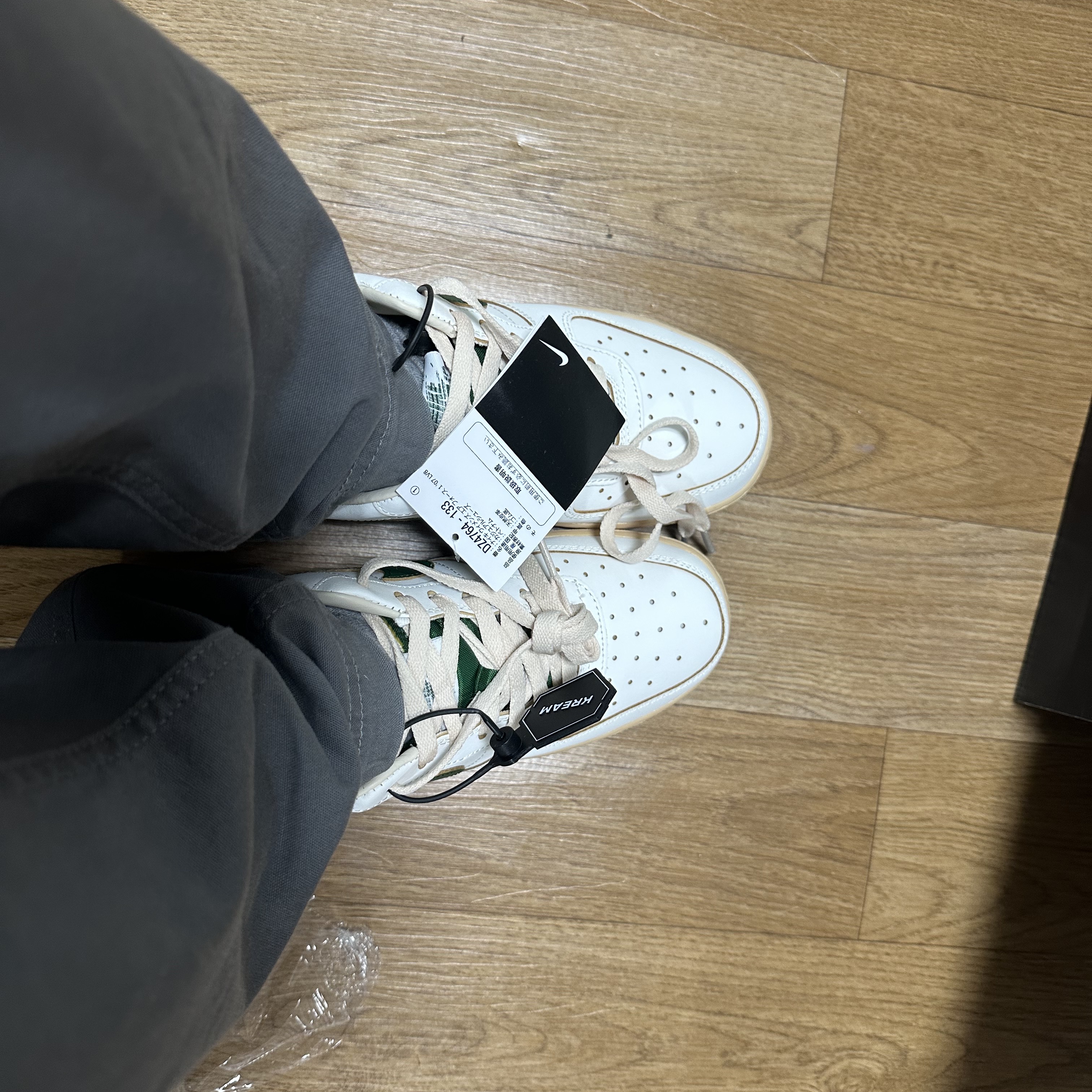 (W) Nike Air Force 1 Low Gorge Green 착용 스타일 - 4