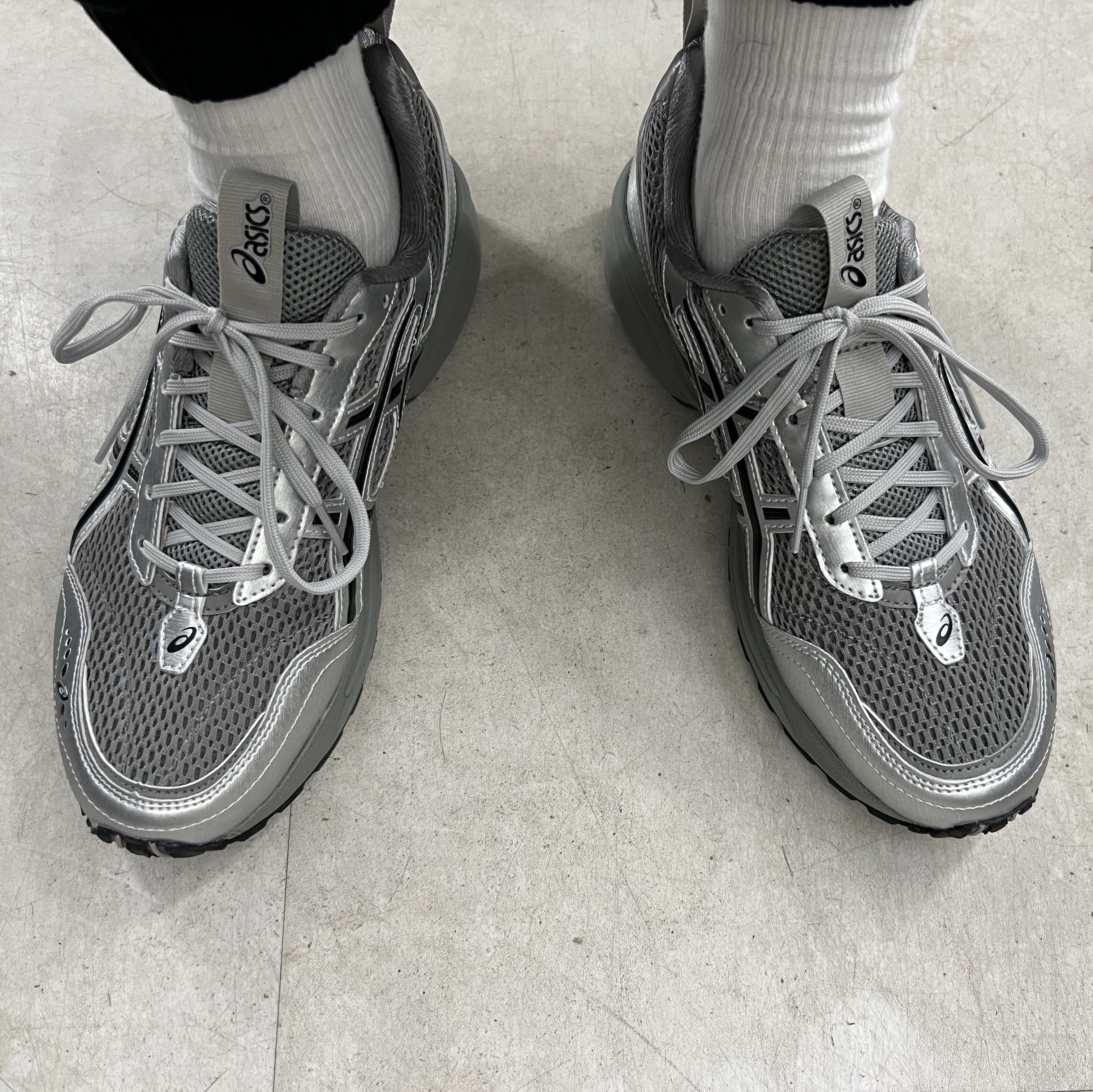 Asics x Freja Wewer Gel-1090 V2 Clay Grey Pure Silver 착용 스타일 - 2