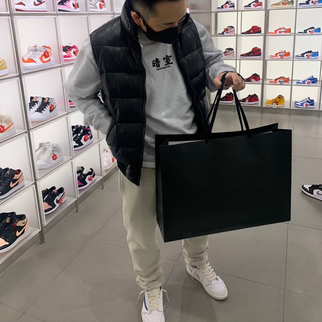 Darkr8m Studio Basic Logo Crewneck Sweatshirt Ash, Jordan 1 Low OG Neutral Grey 착용 스타일 - 2