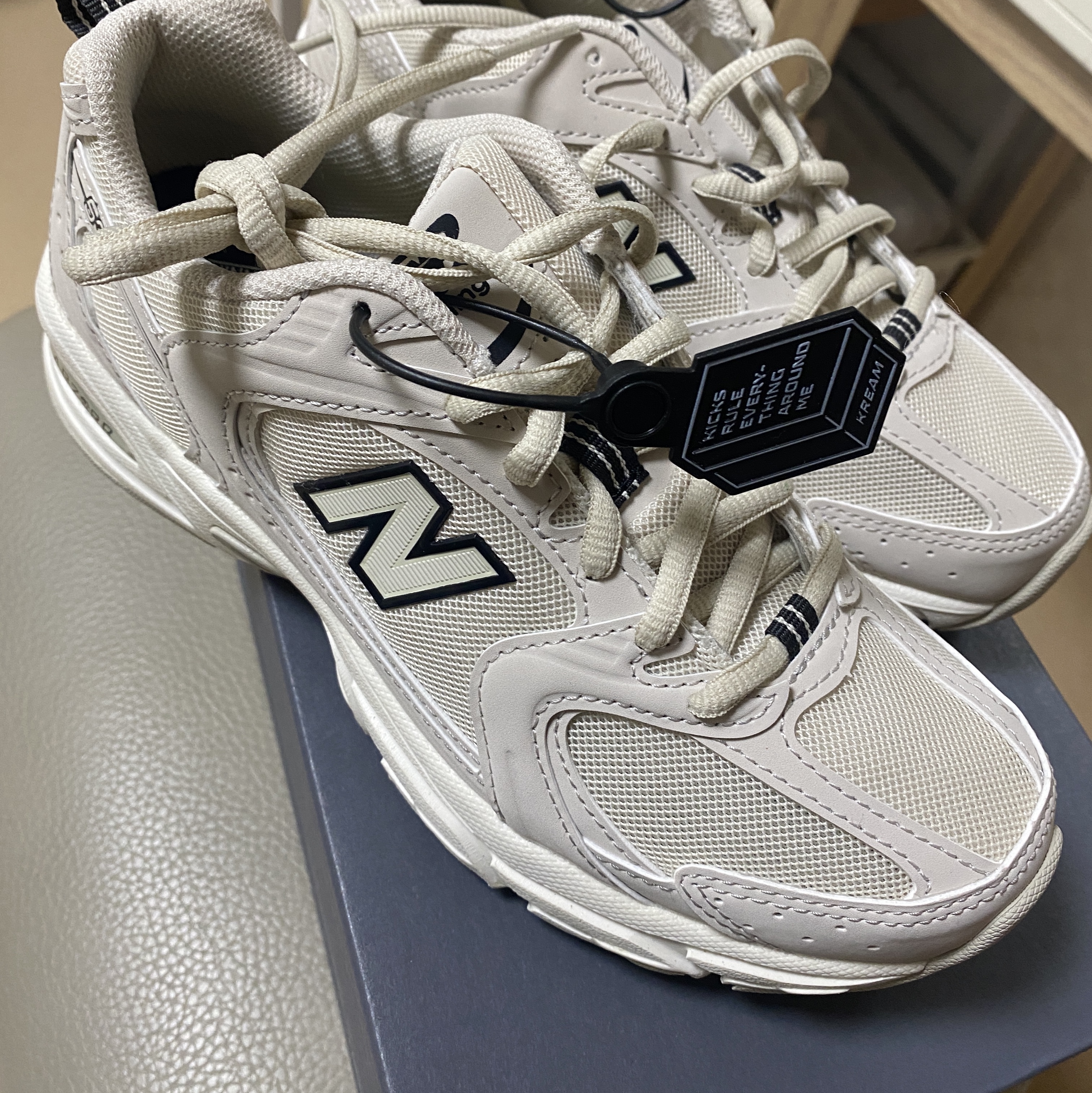 New Balance 530 Ivory 착용 스타일 - 3