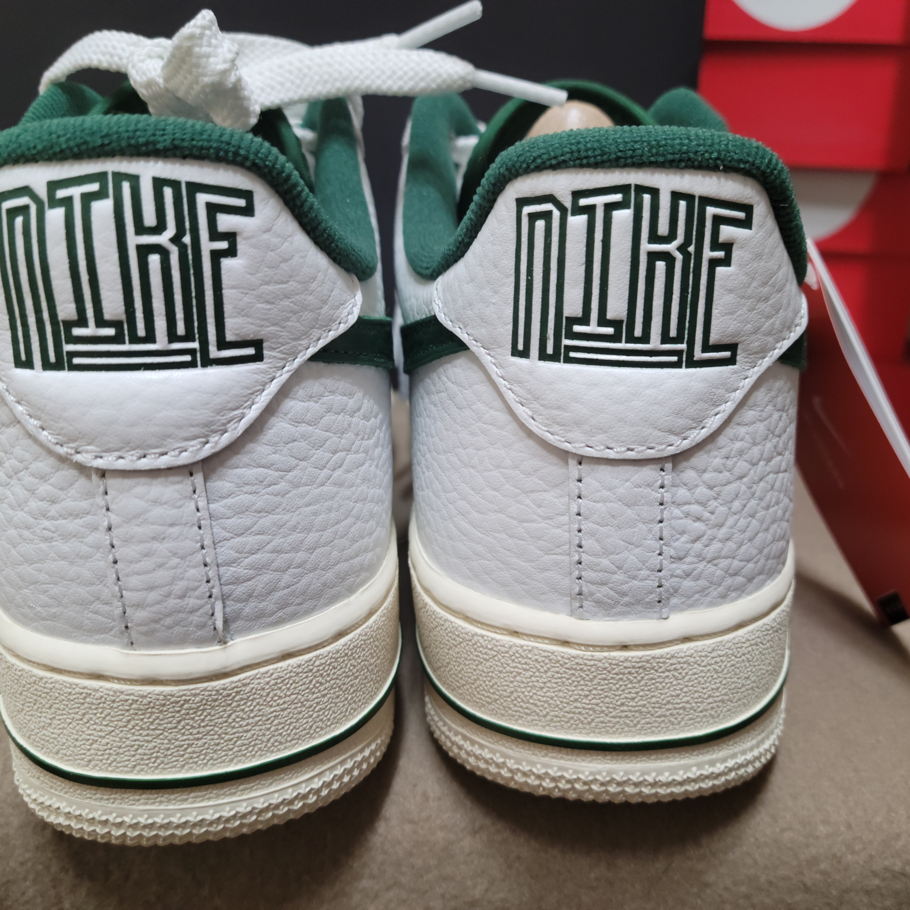 (W) Nike Air Force 1 '07 LX Summit White Gorge Green 착용 스타일 - 3