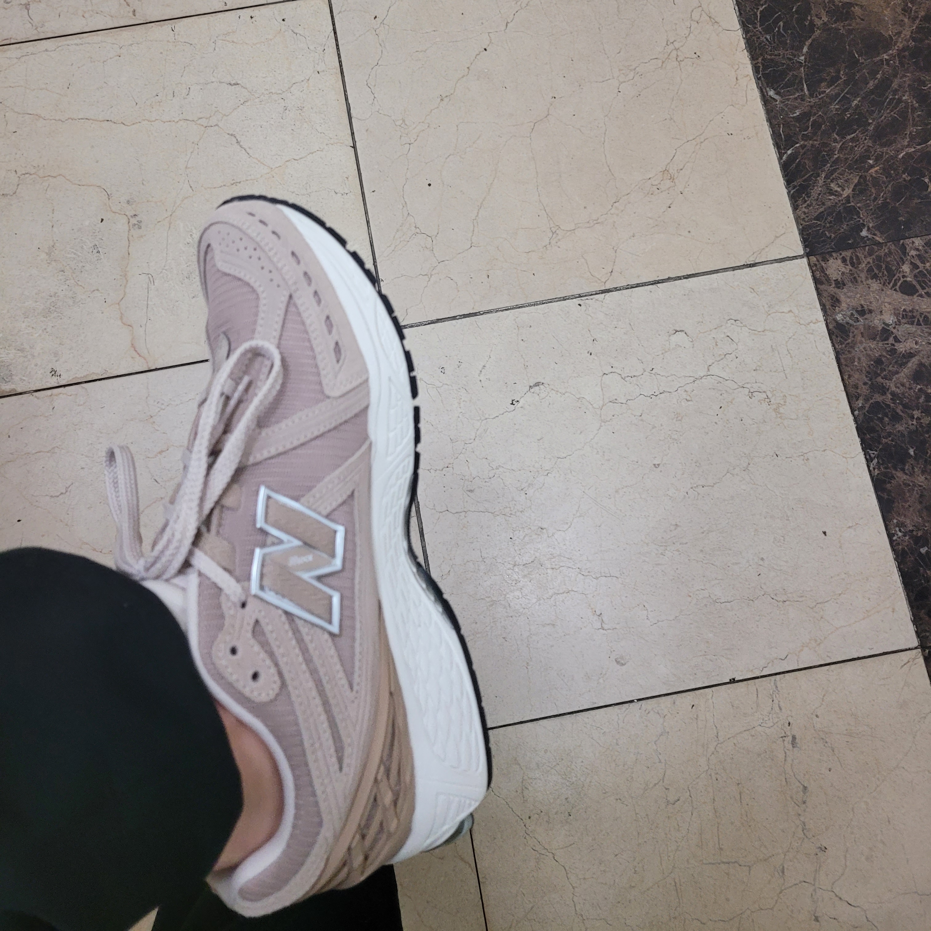 New Balance 1906R Mindful Grey 착용 스타일 - 2