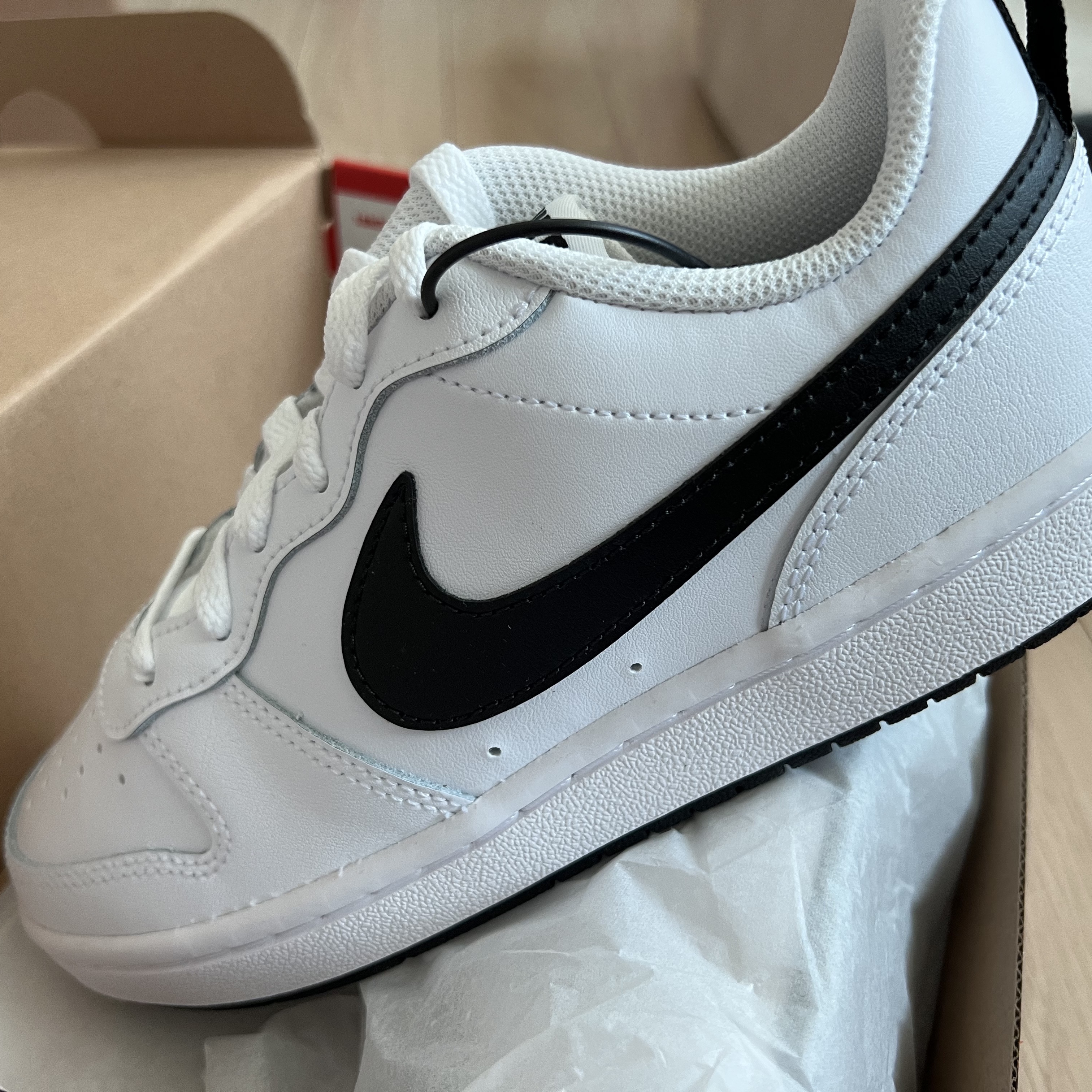 (GS) Nike Court Borough Low 2 White Black 착용 스타일 - 1