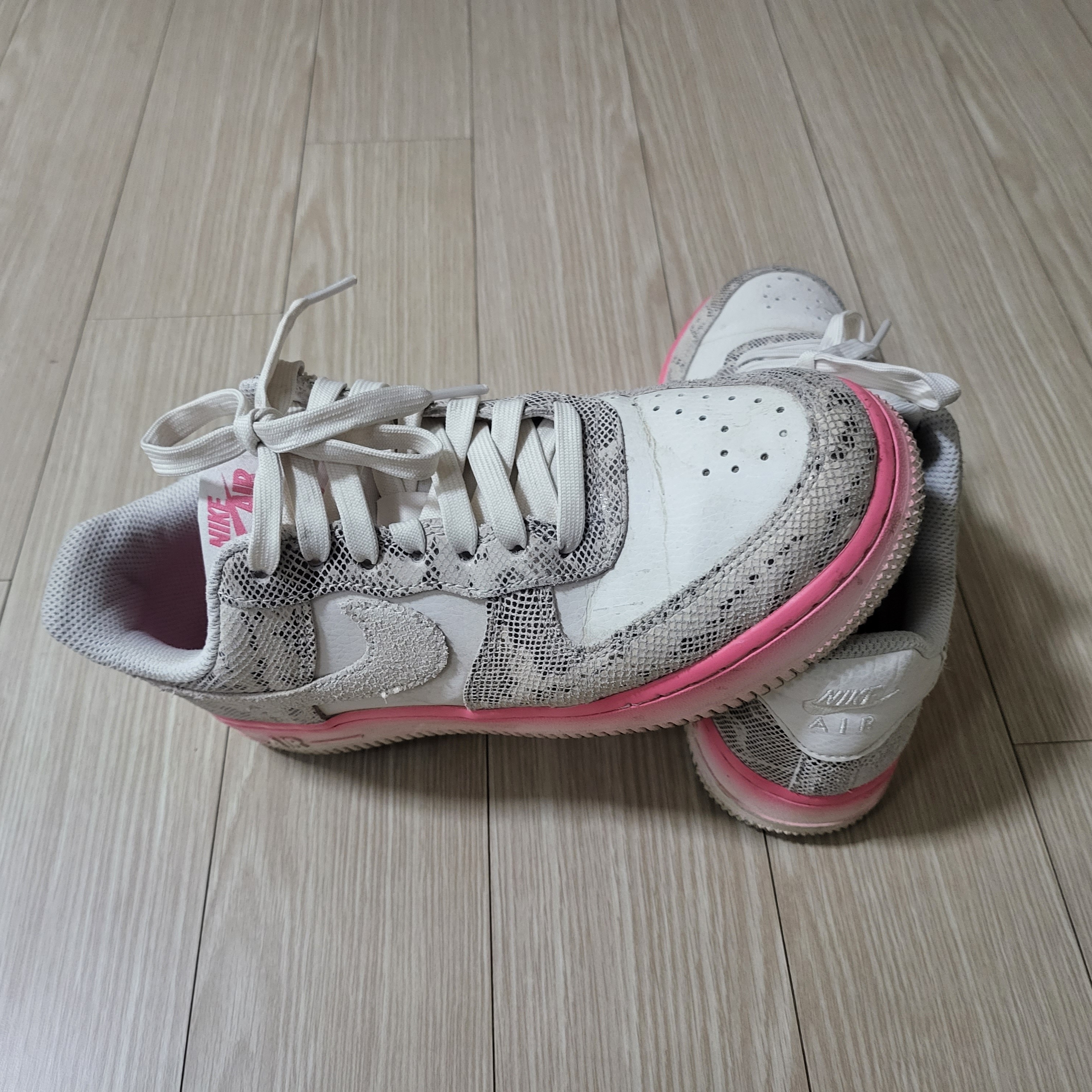 (W) Nike Air Force 1 '07 LX Our Force 1 착용 스타일 - 1