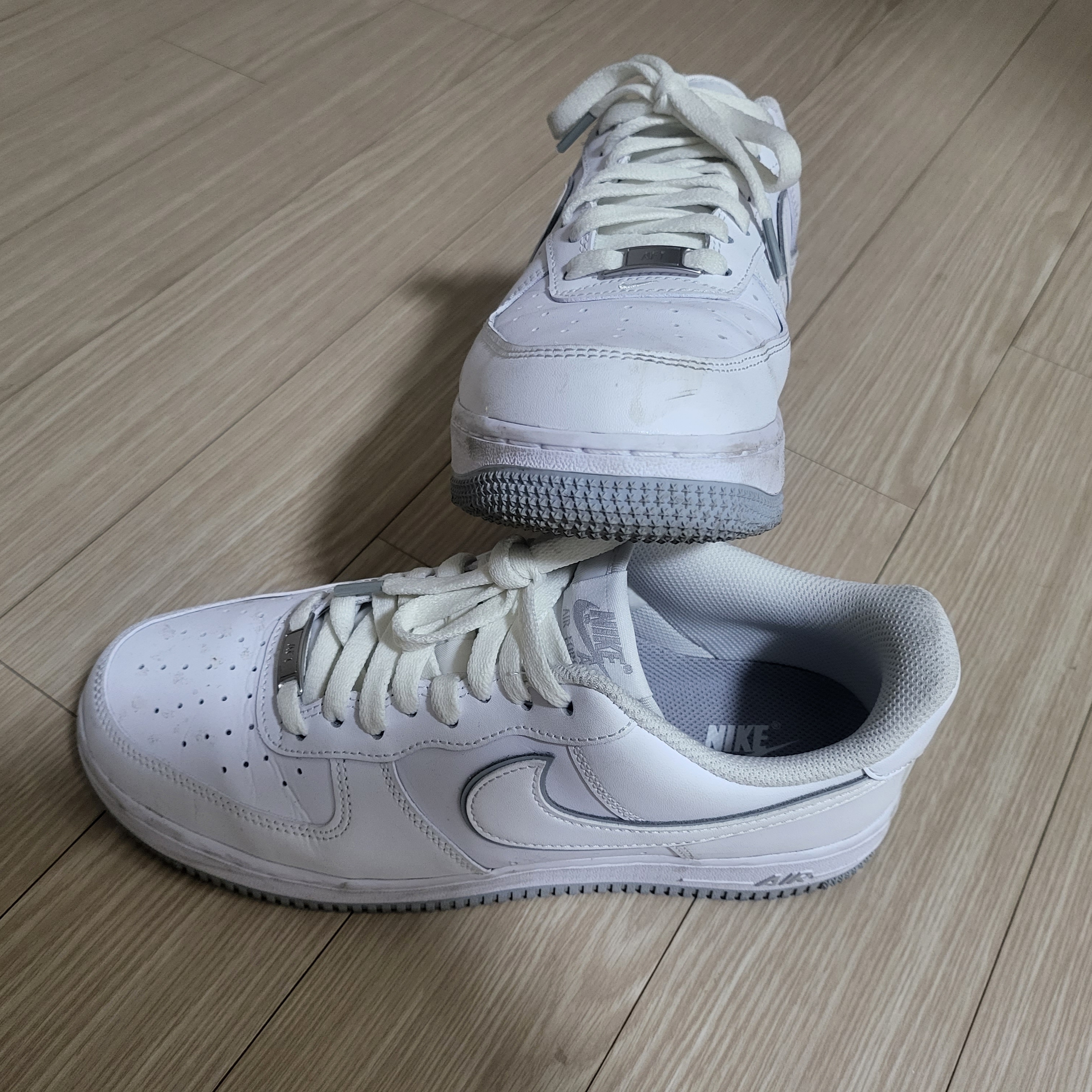 Nike Air Force 1 '07 White Wolf Grey 착용 스타일 - 3