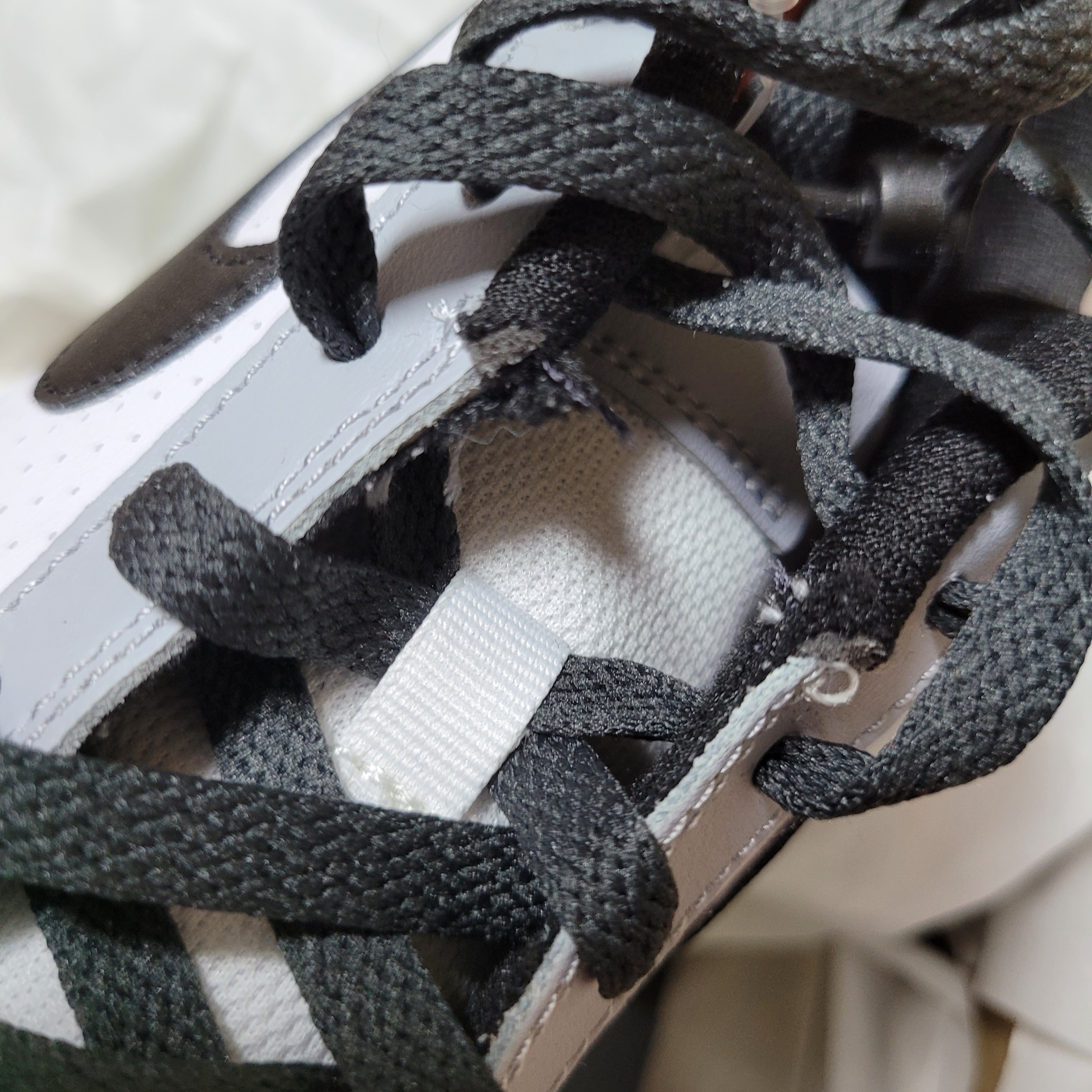 (GS) Nike Court Borough Low White Black Wolf Grey 착용 스타일 - 4
