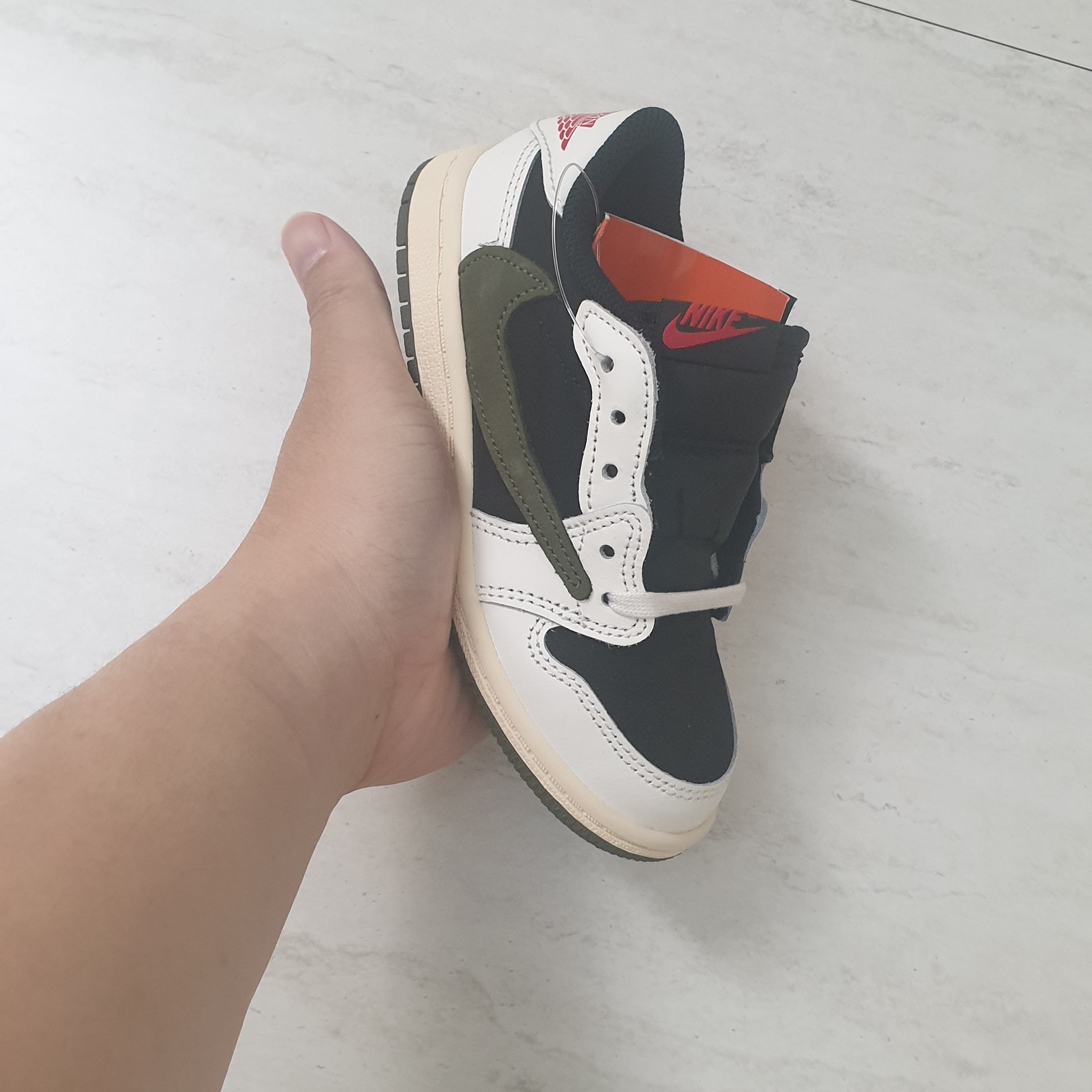 (TD) Jordan 1 x Travis Scott Retro Low OG SP Medium Olive 착용 스타일 - 4