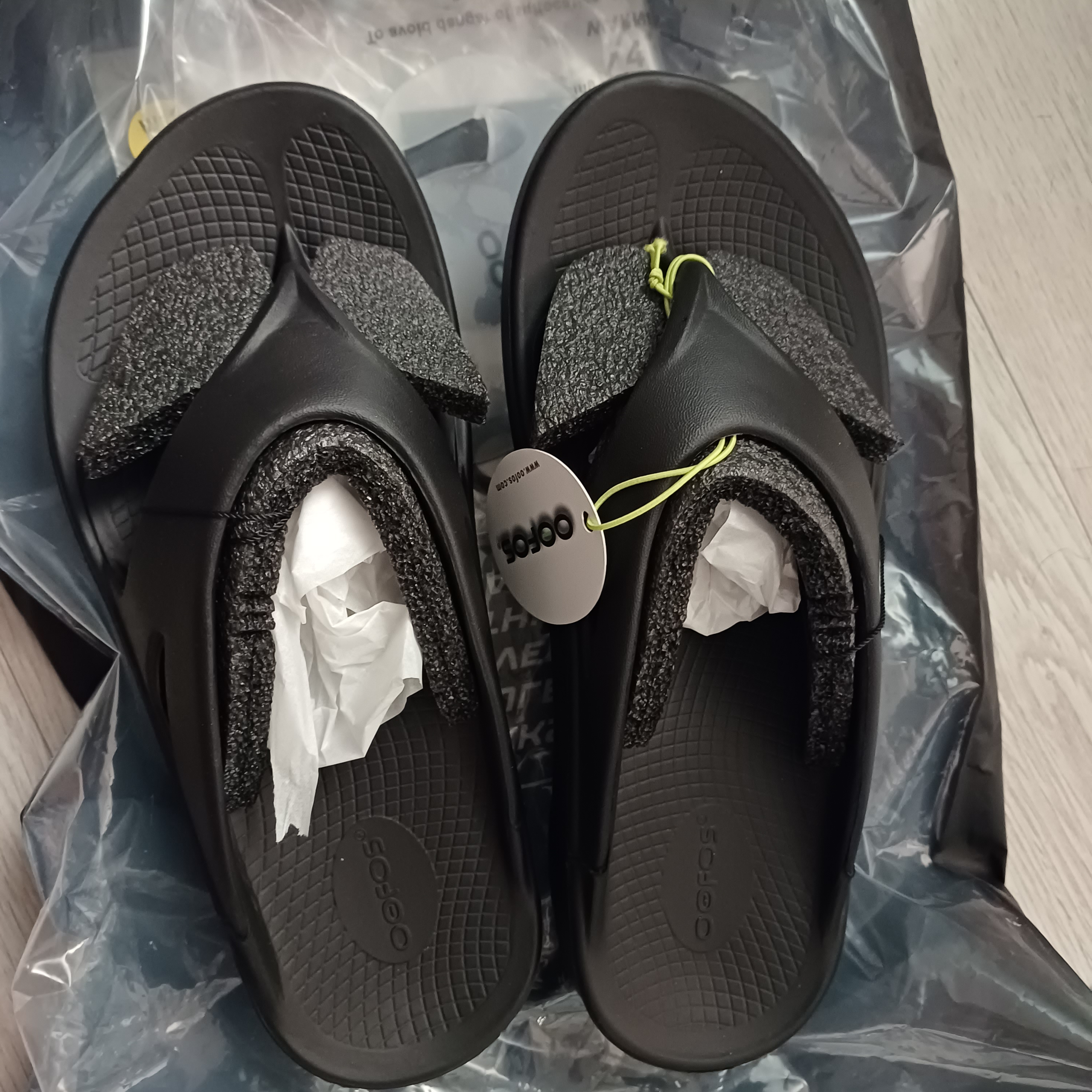 Oofos OOriginal Black 착용 스타일