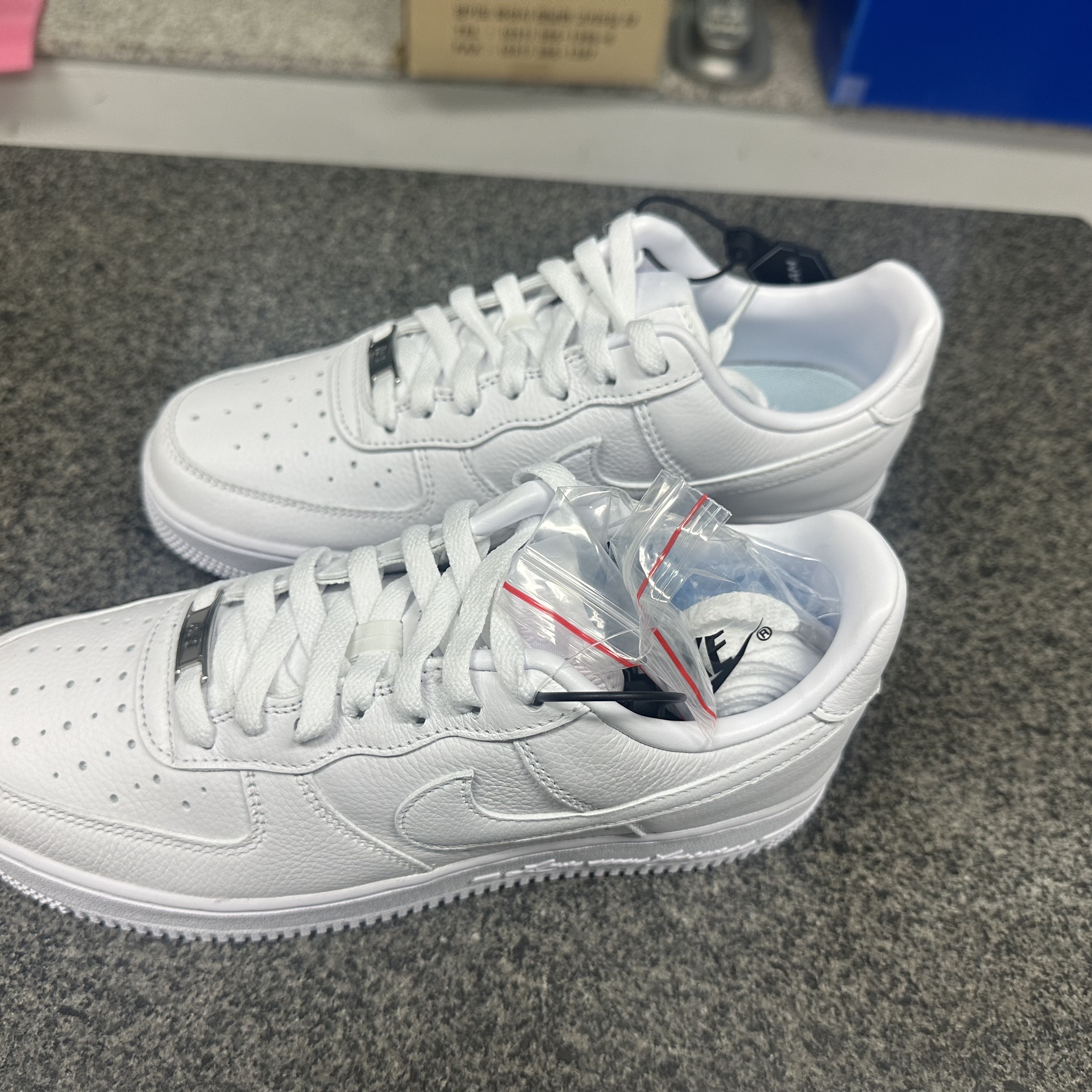 Nike x Drake Nocta Air Force 1 Low SP Certified Lover Boy White 착용 스타일 - 4