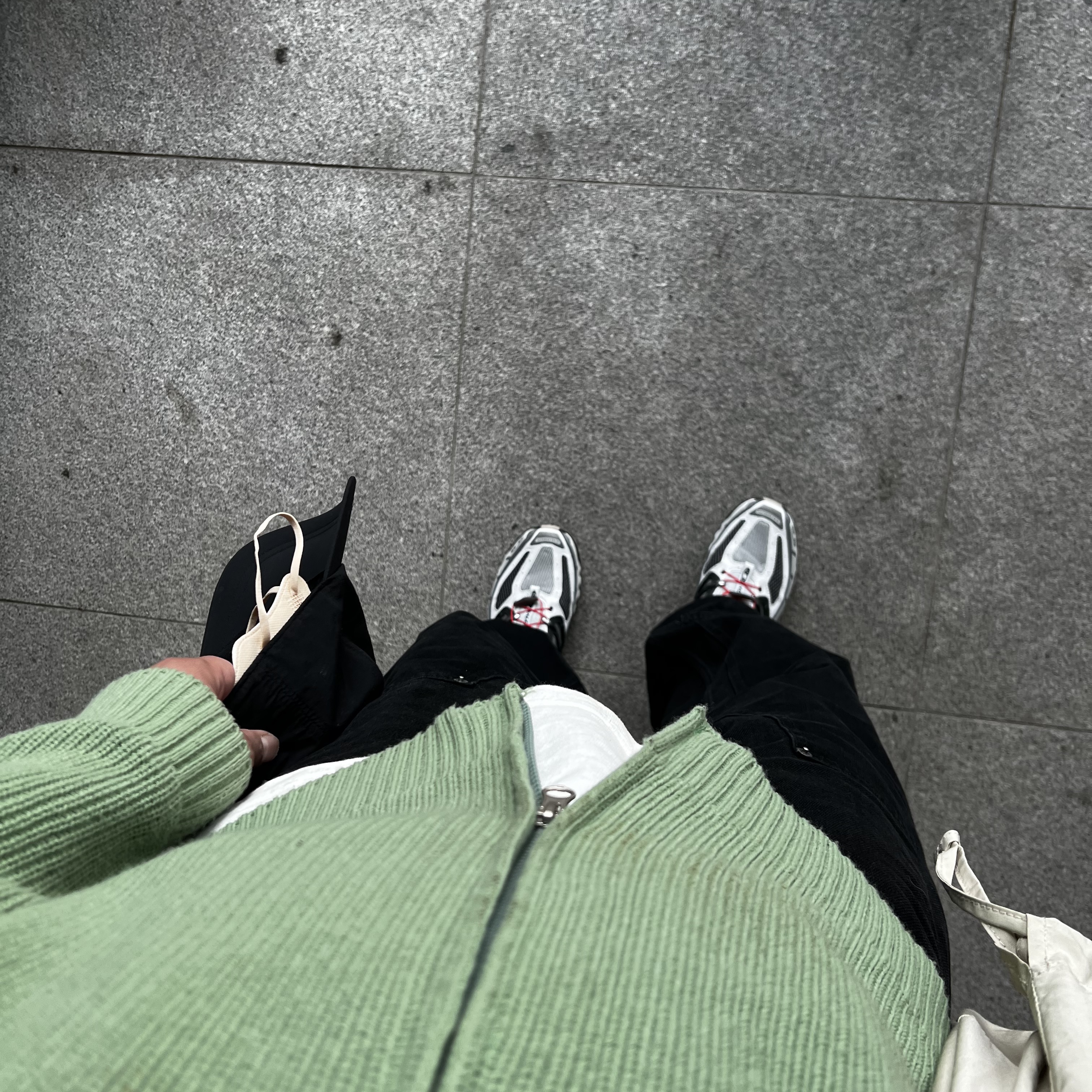 Salomon ACS Pro Beluga Vintage Khaki 착용 스타일 - 3