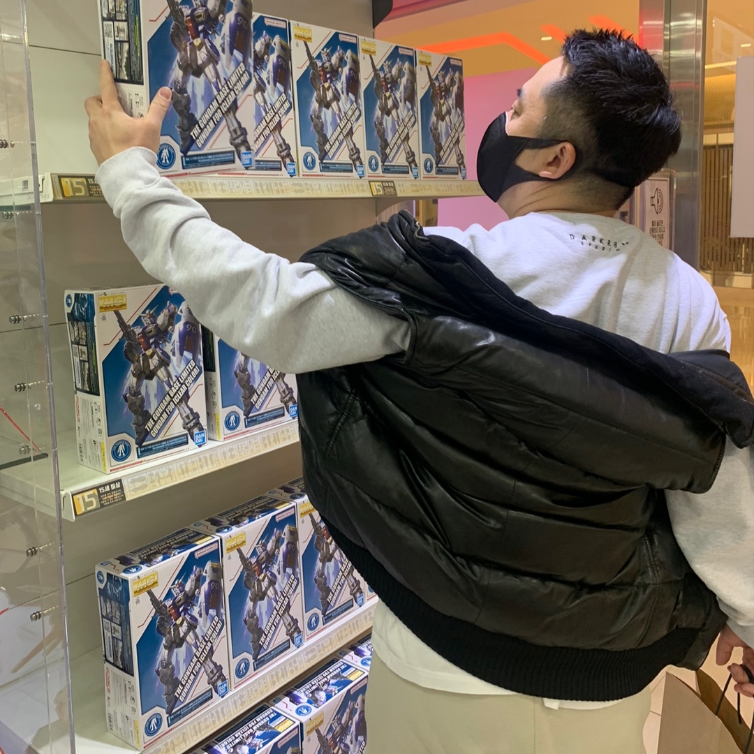 Darkr8m Studio Basic Logo Crewneck Sweatshirt Ash, Jordan 1 Low OG Neutral Grey 착용 스타일 - 1