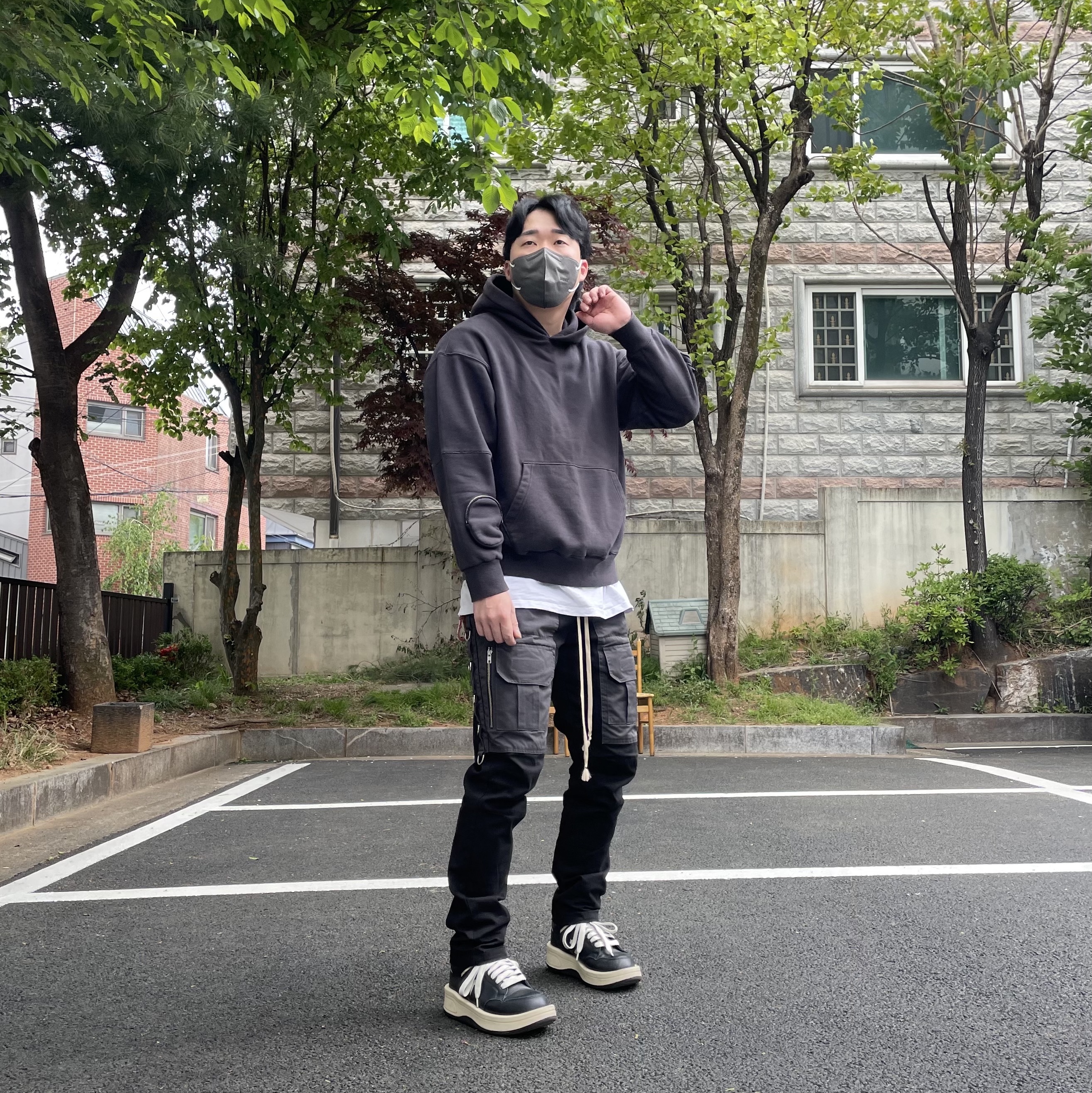컨버스 x 다크쉐도우 터보웨폰 블랙 크림 착용 스타일 - 1