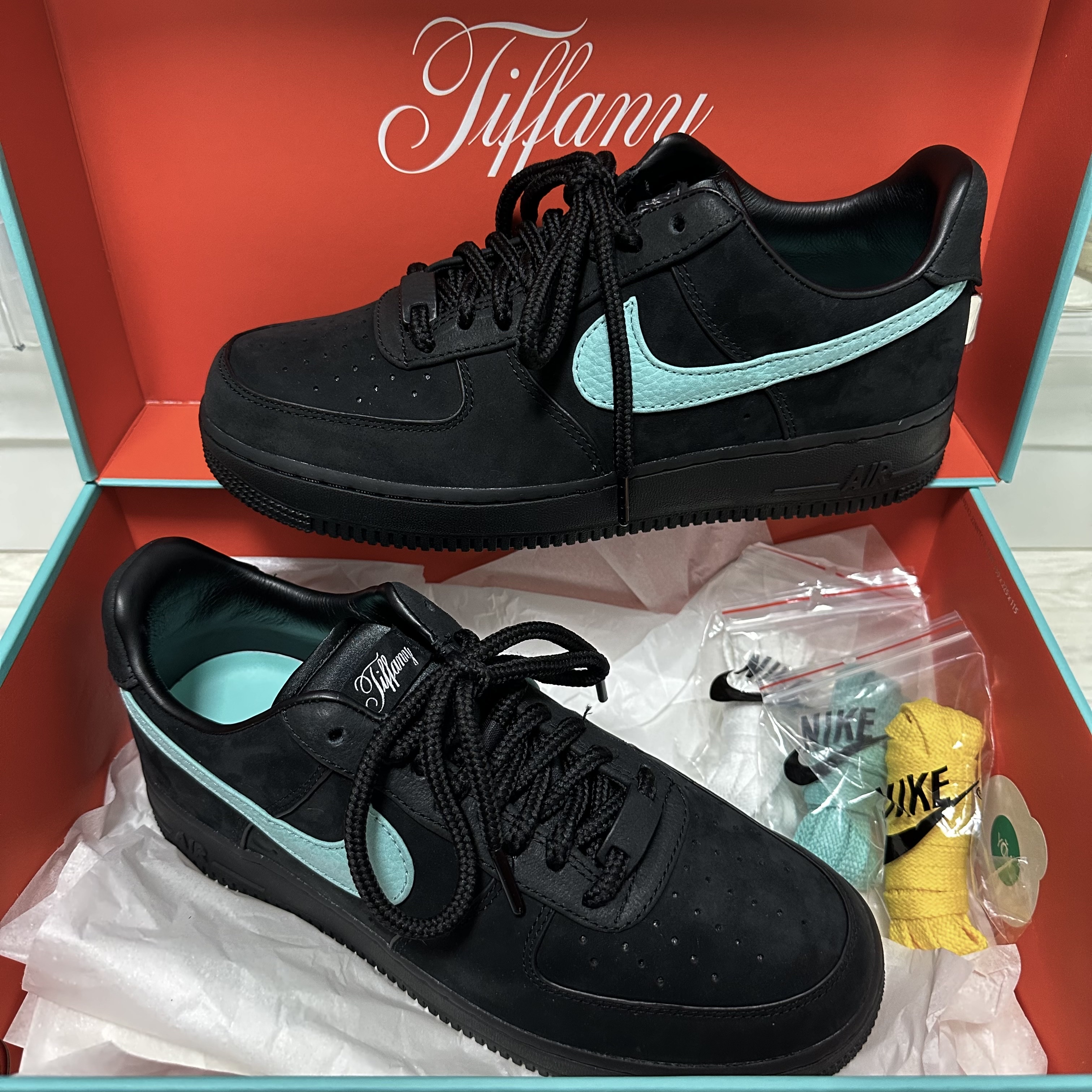 Nike x Tiffany & Co. Air Force 1 Low SP 1837, (W) Jordan 1 Low White Wolf Grey 착용 스타일 - 4