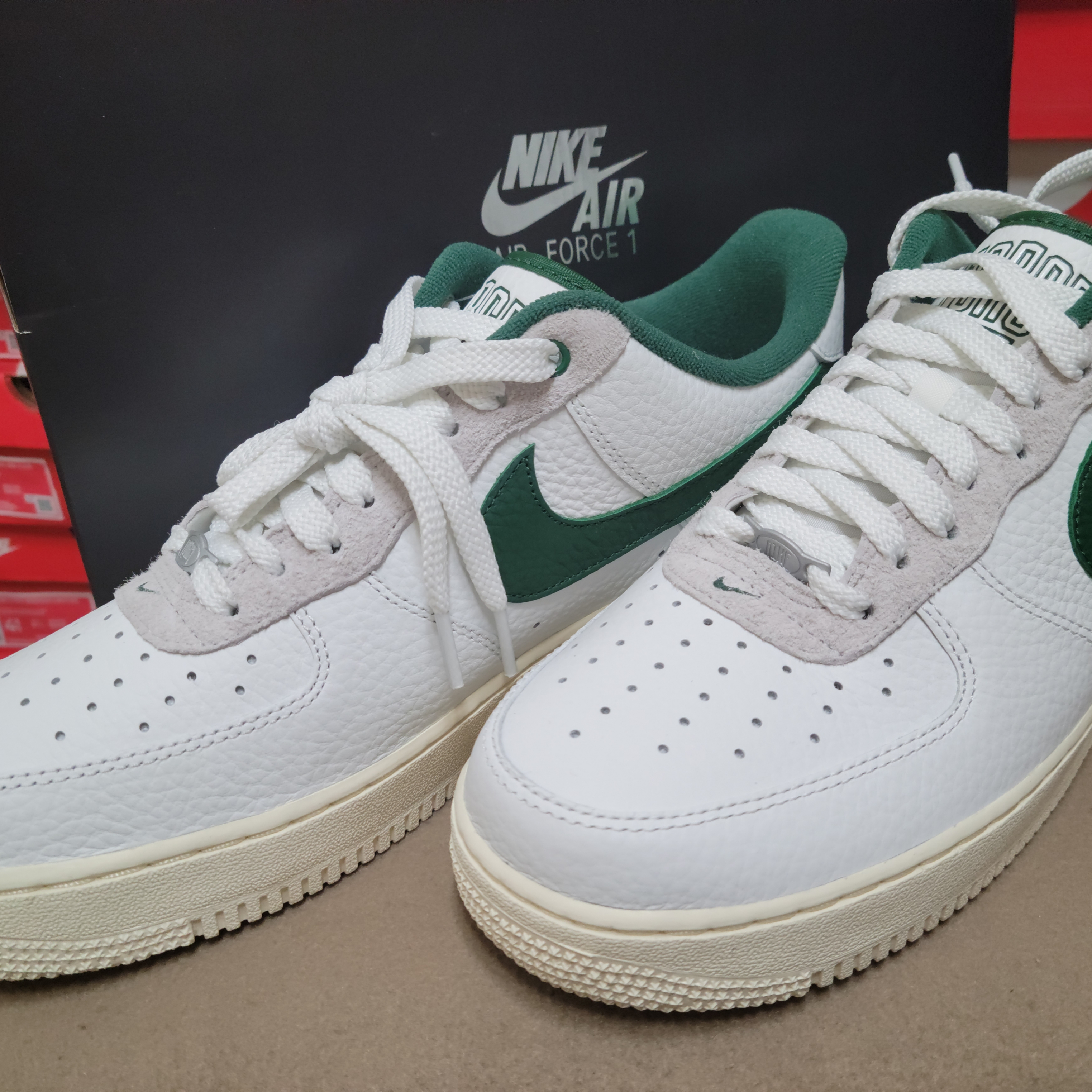 (W) Nike Air Force 1 '07 LX Summit White Gorge Green 착용 스타일 - 1