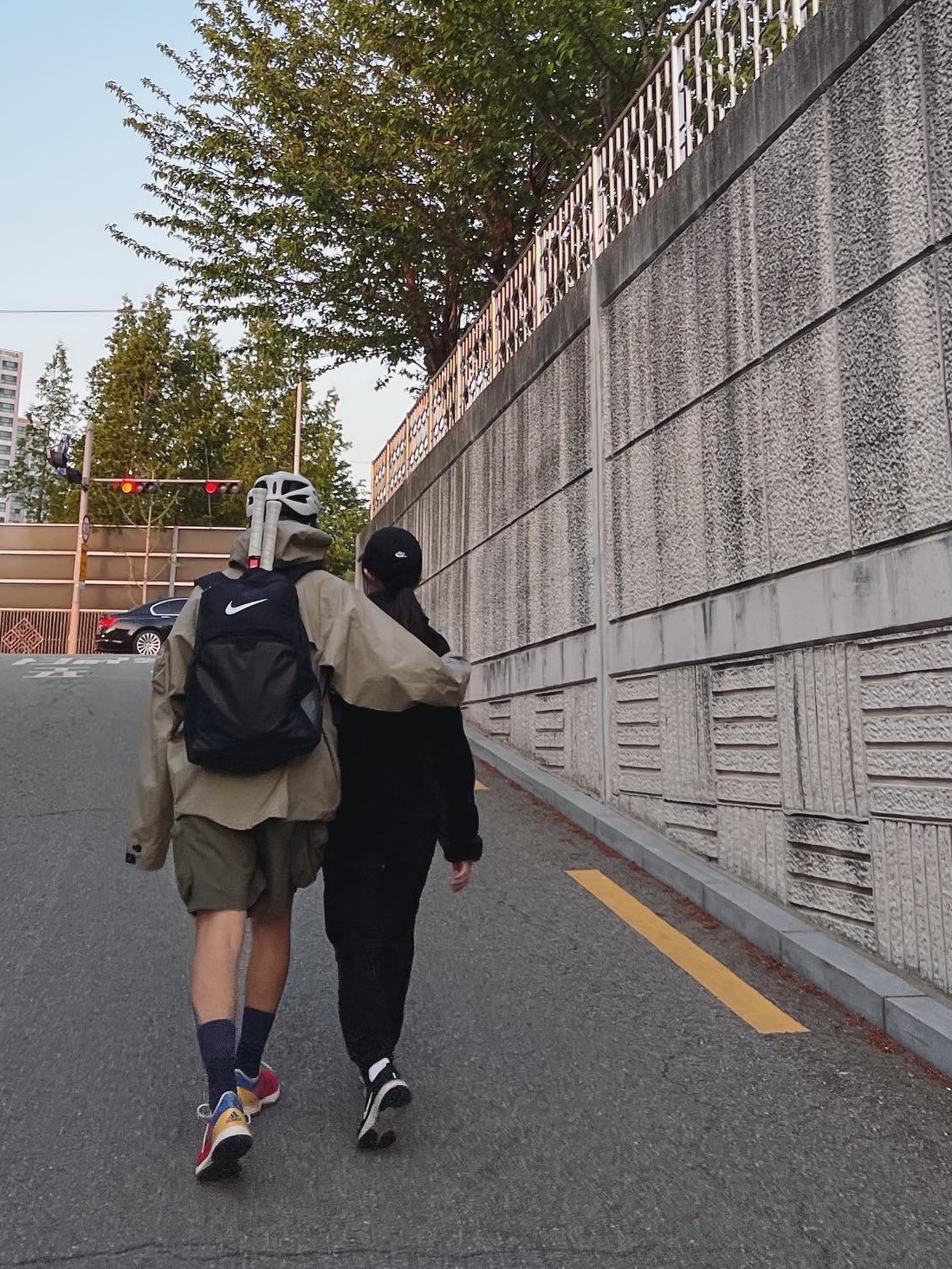 Nike x Off-White NRG Gore-Tex Jacket Khaki - Asia, Nike ACG Snowgrass Cargo Shorts Khaki - US/EU 착용 스타일